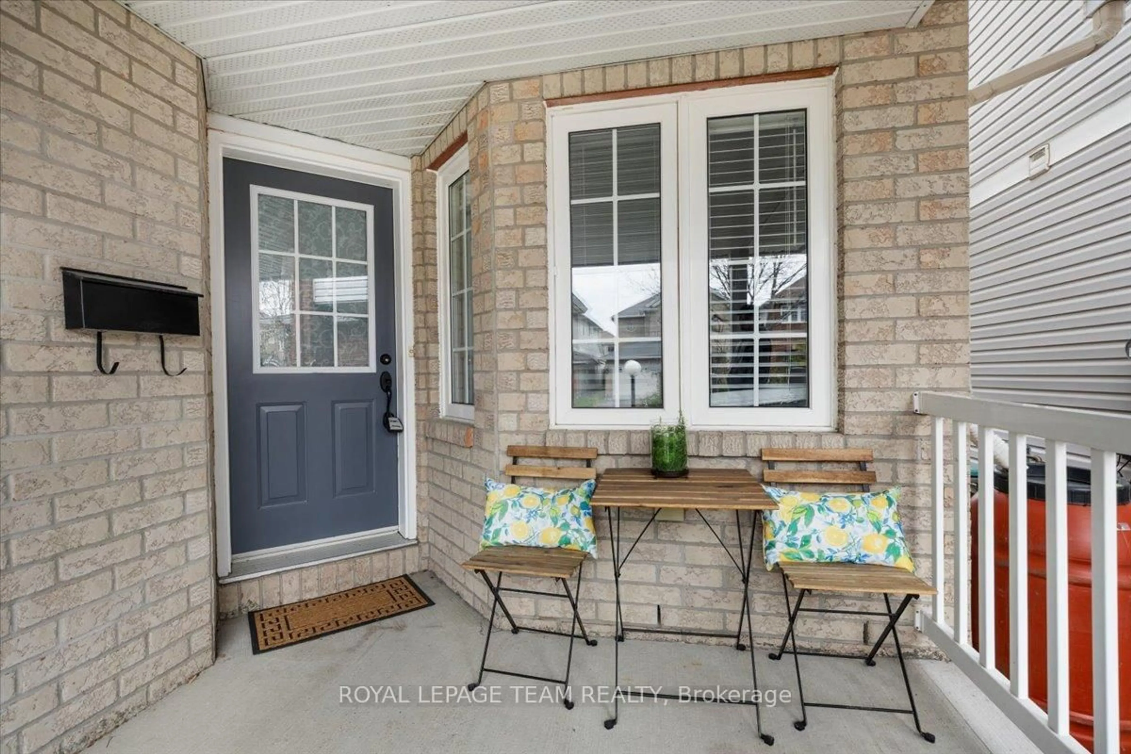 Indoor entryway for 115 Fairlop Way, Ottawa Ontario K2J 5B6
