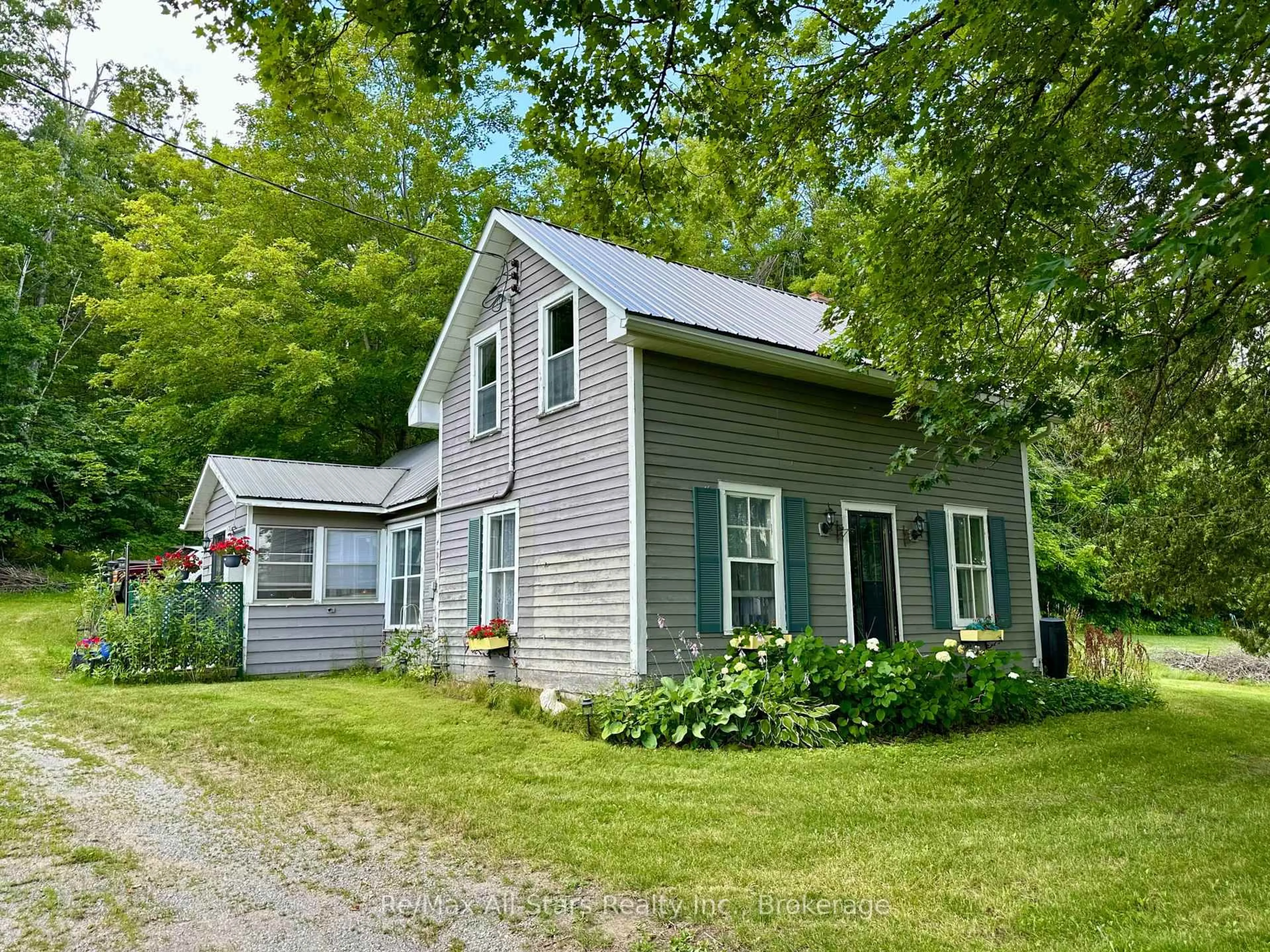 Home with vinyl exterior material, street for 547 County Rd 36, Trent Lakes Ontario K0M 1A0