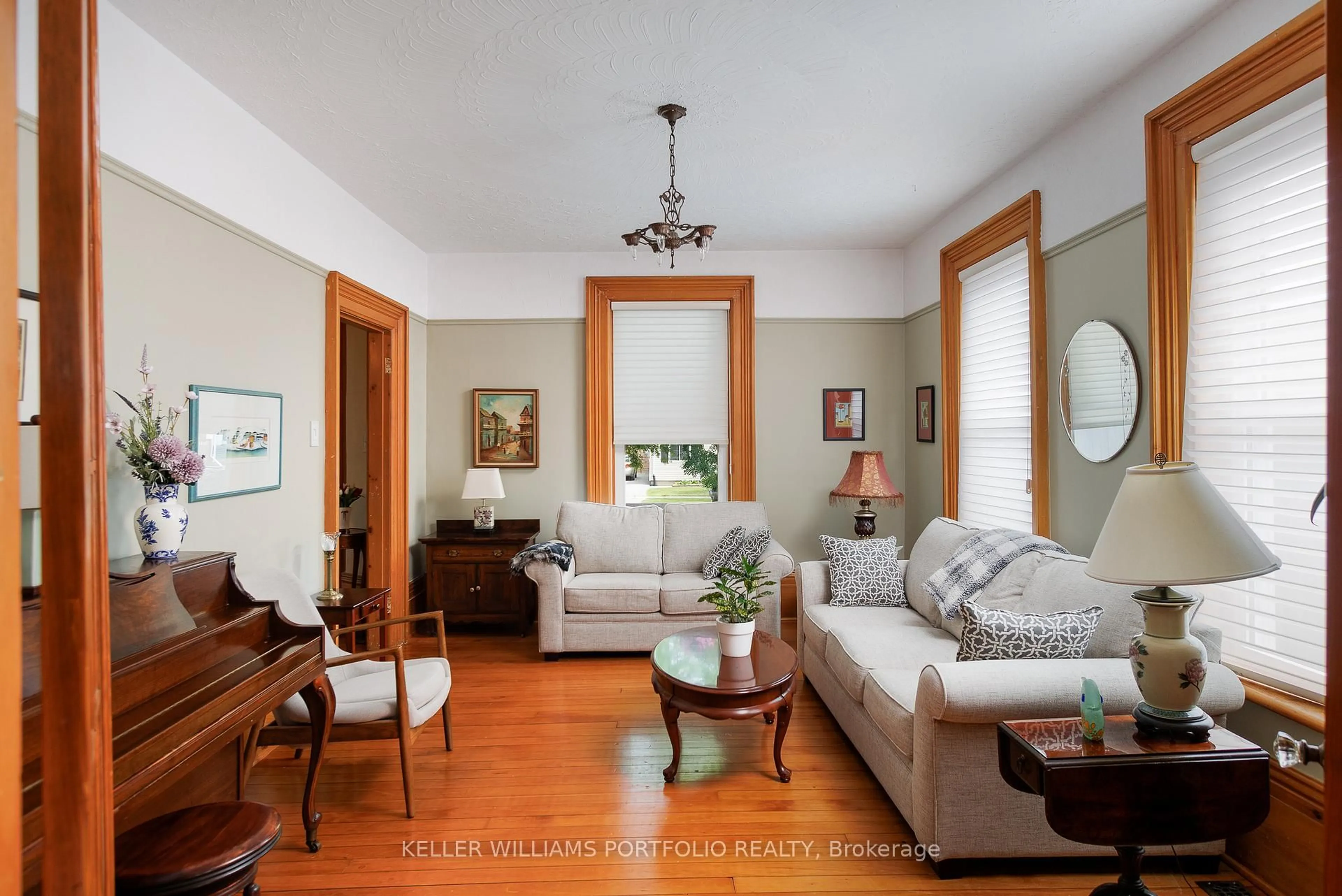 Living room with furniture, wood/laminate floor for 191 Stuart St, Cobourg Ontario K9A 2Y1