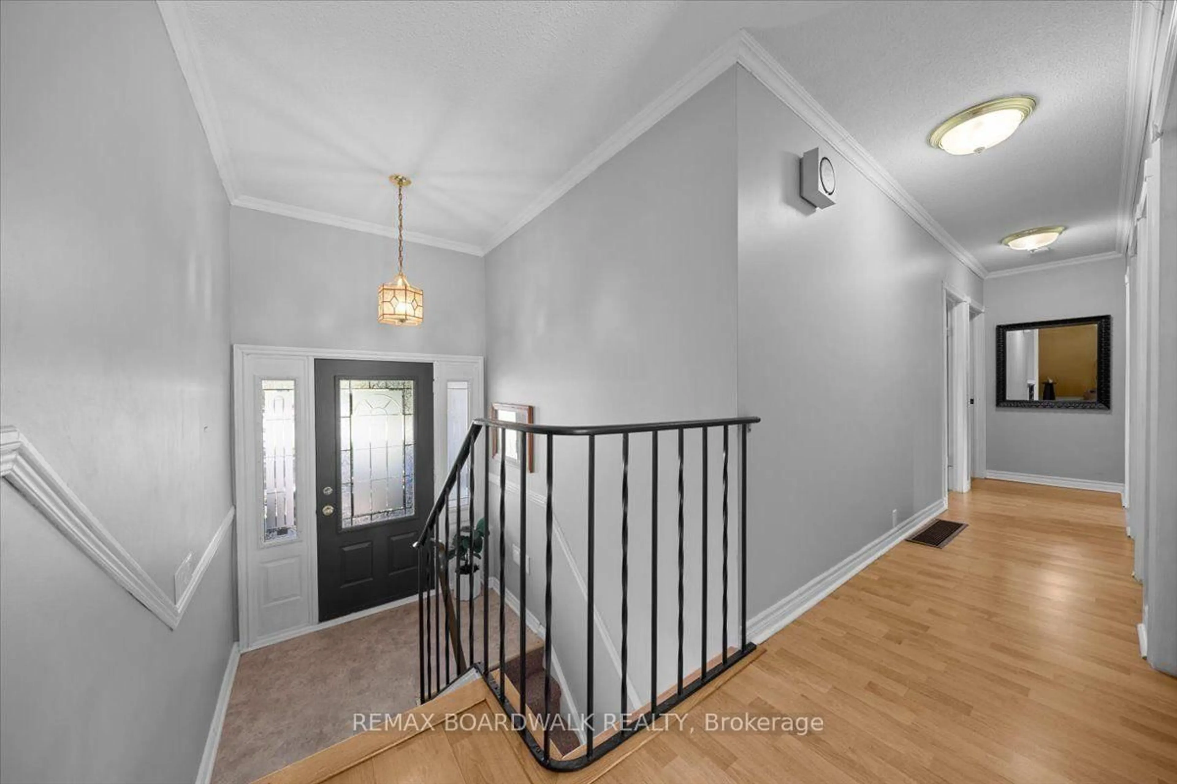 Indoor entryway for 201 Linda Loop, Kinburn Ontario K0A 2H0