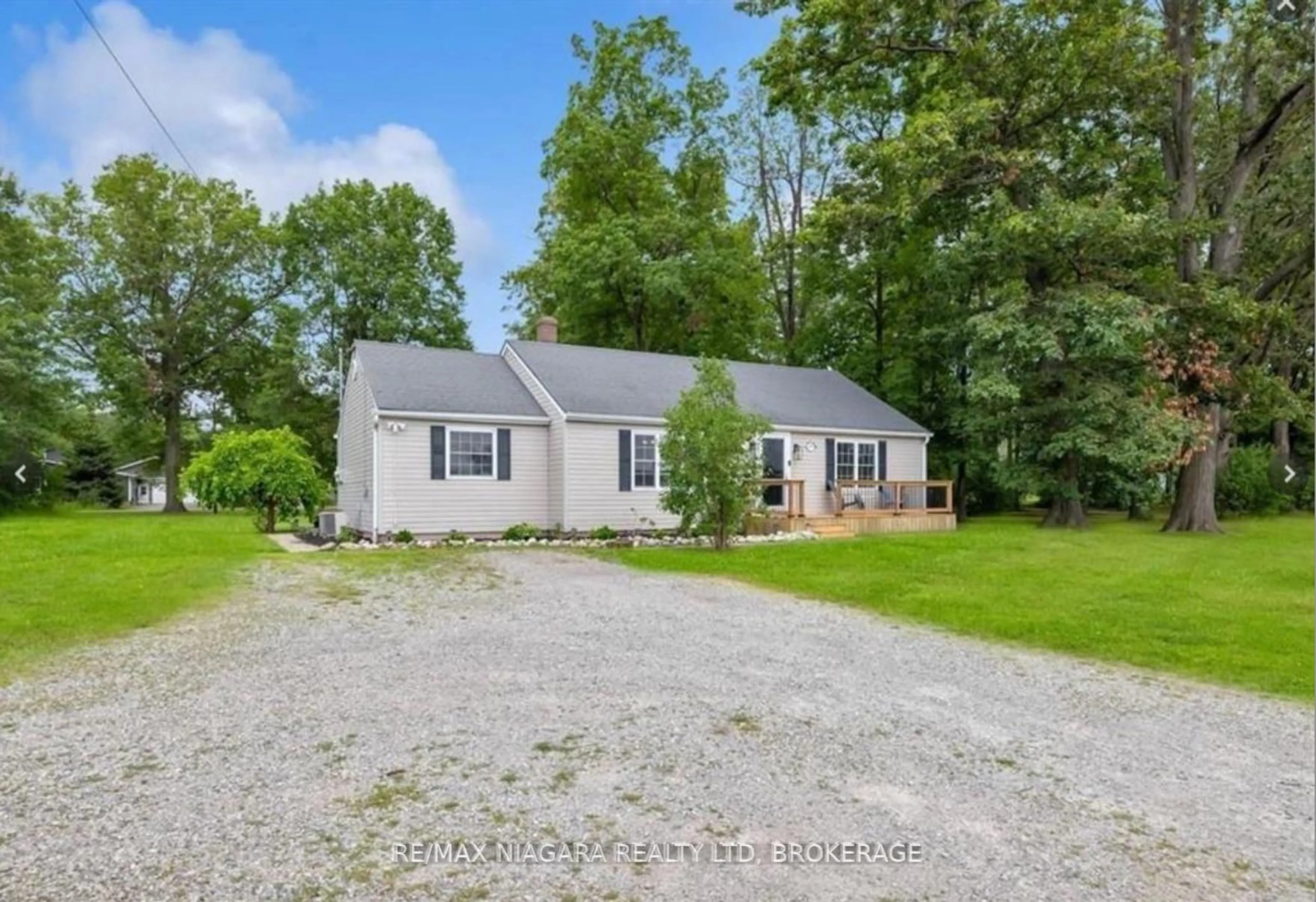 A pic from outside/outdoor area/front of a property/back of a property/a pic from drone, unknown for 1970 Garrison Rd, Fort Erie Ontario L2A 5M4