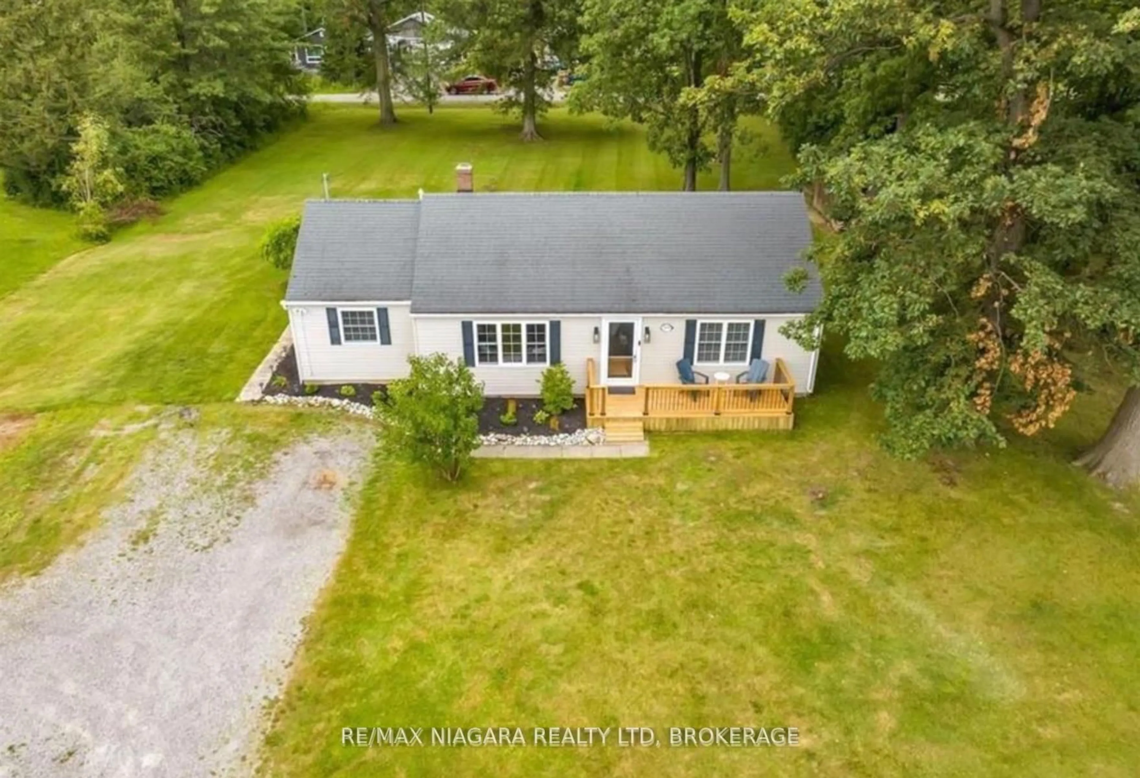 A pic from outside/outdoor area/front of a property/back of a property/a pic from drone, water/lake/river/ocean view for 1970 Garrison Rd, Fort Erie Ontario L2A 5M4
