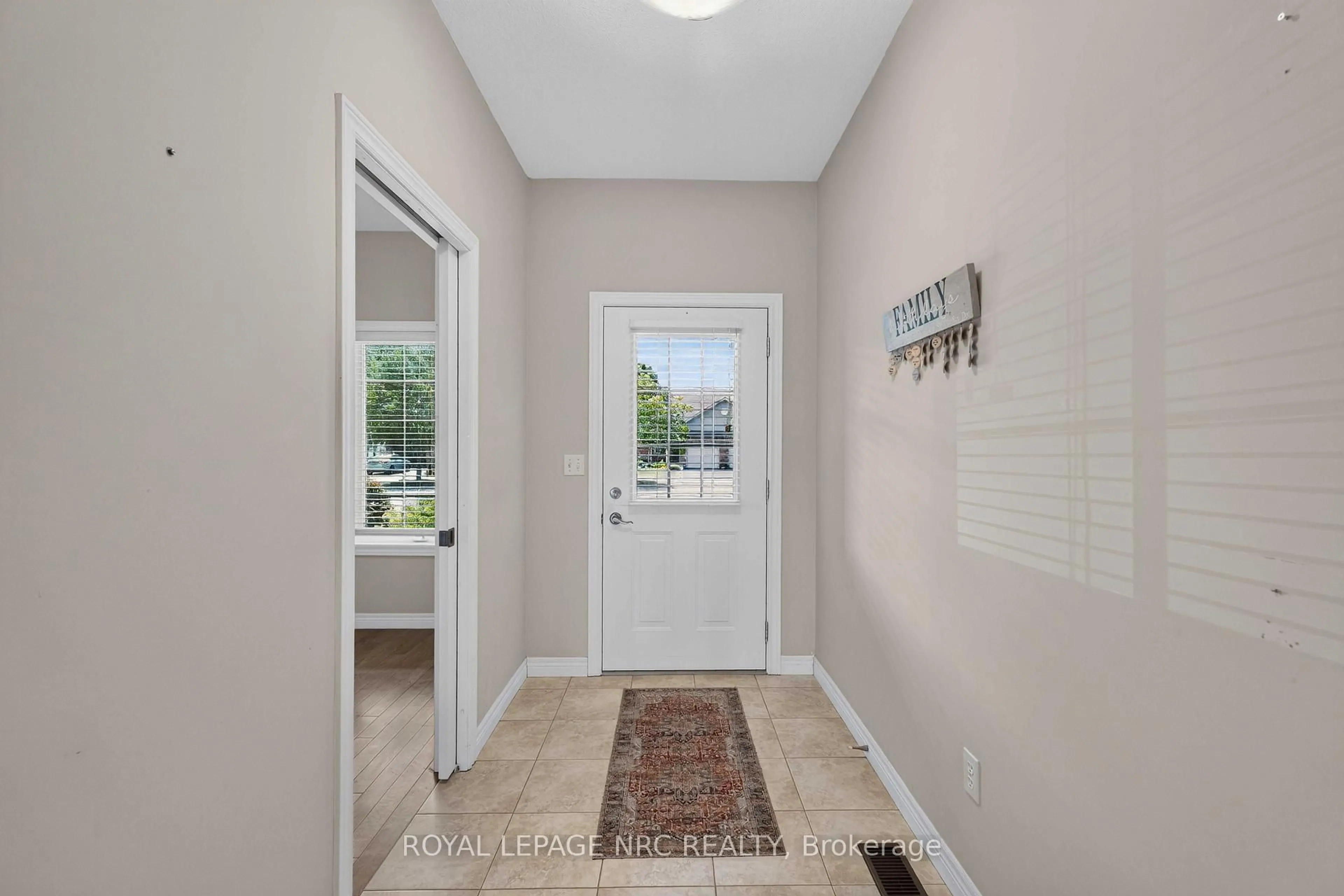 Indoor entryway for 82 Maple St, Port Colborne Ontario L3K 6G7