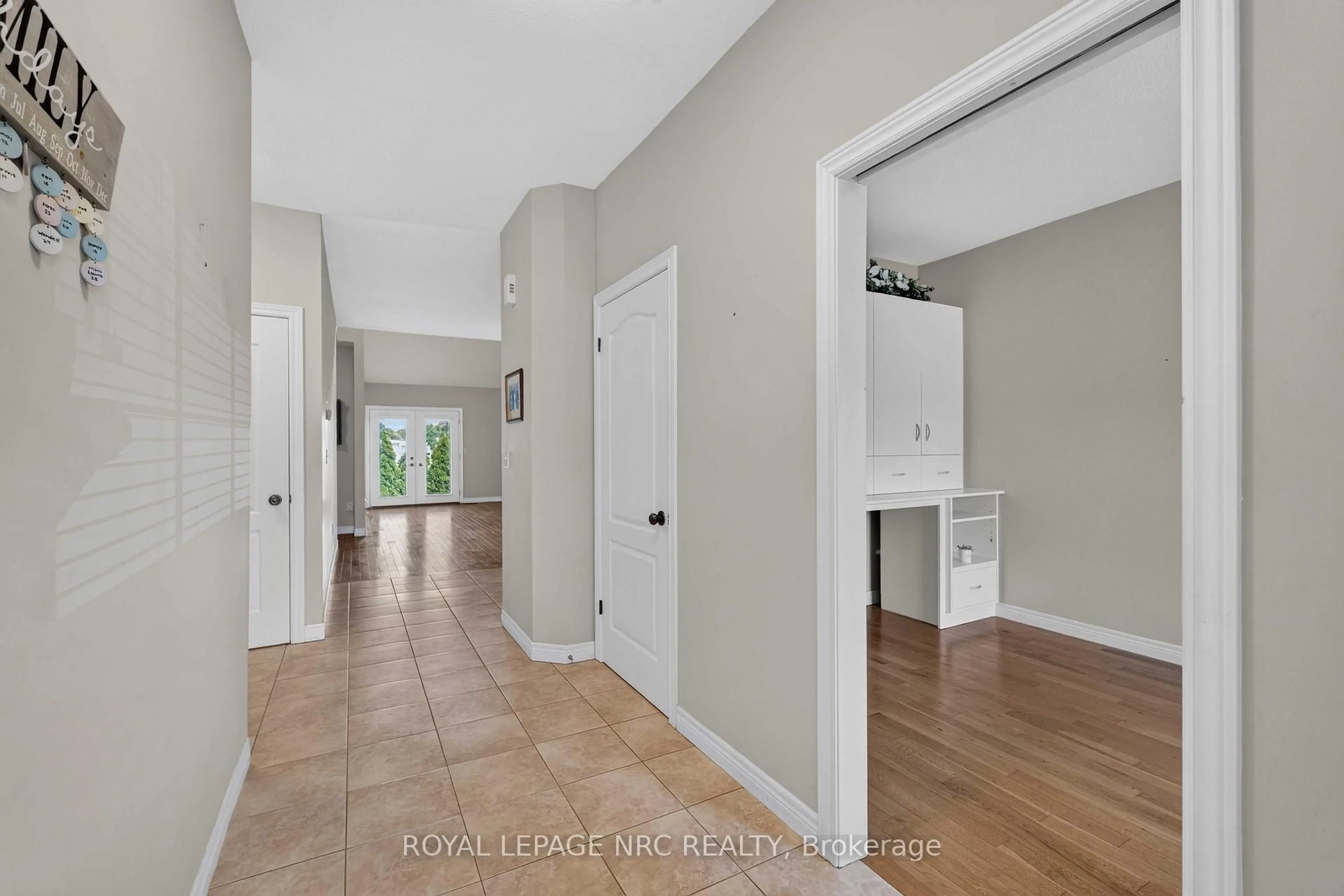 Indoor entryway for 82 Maple St, Port Colborne Ontario L3K 6G7