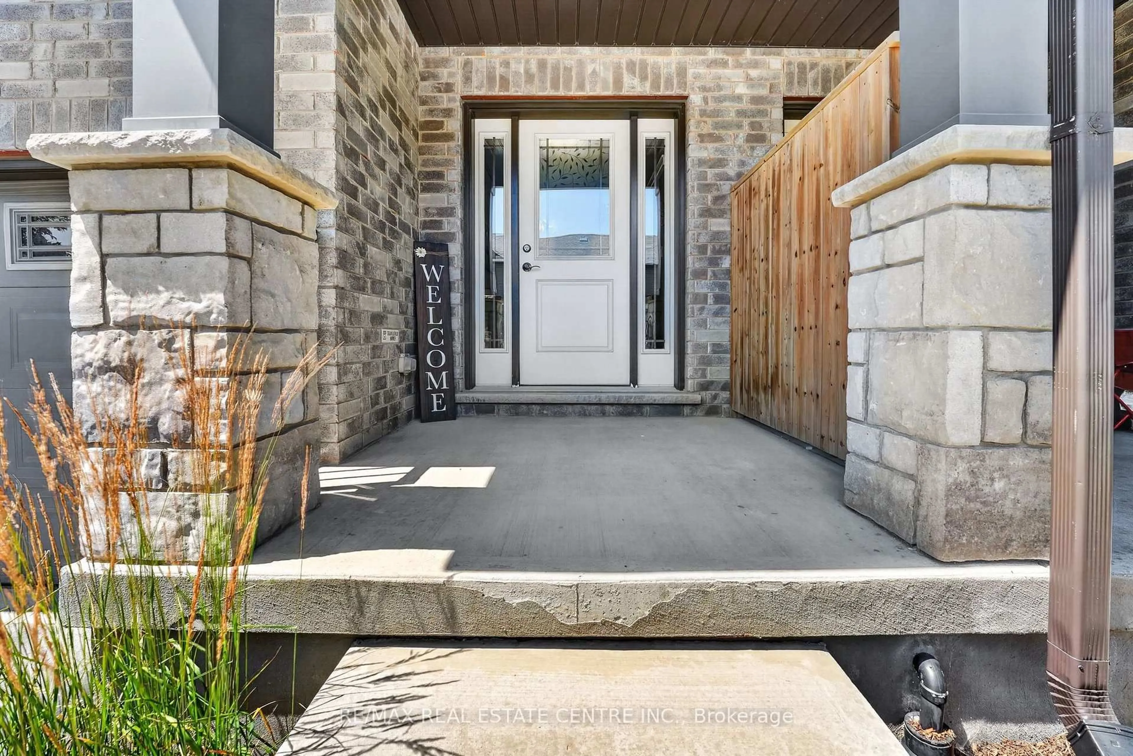Indoor entryway for 25 Lawson St, East Luther Grand Valley Ontario L9W 7P1