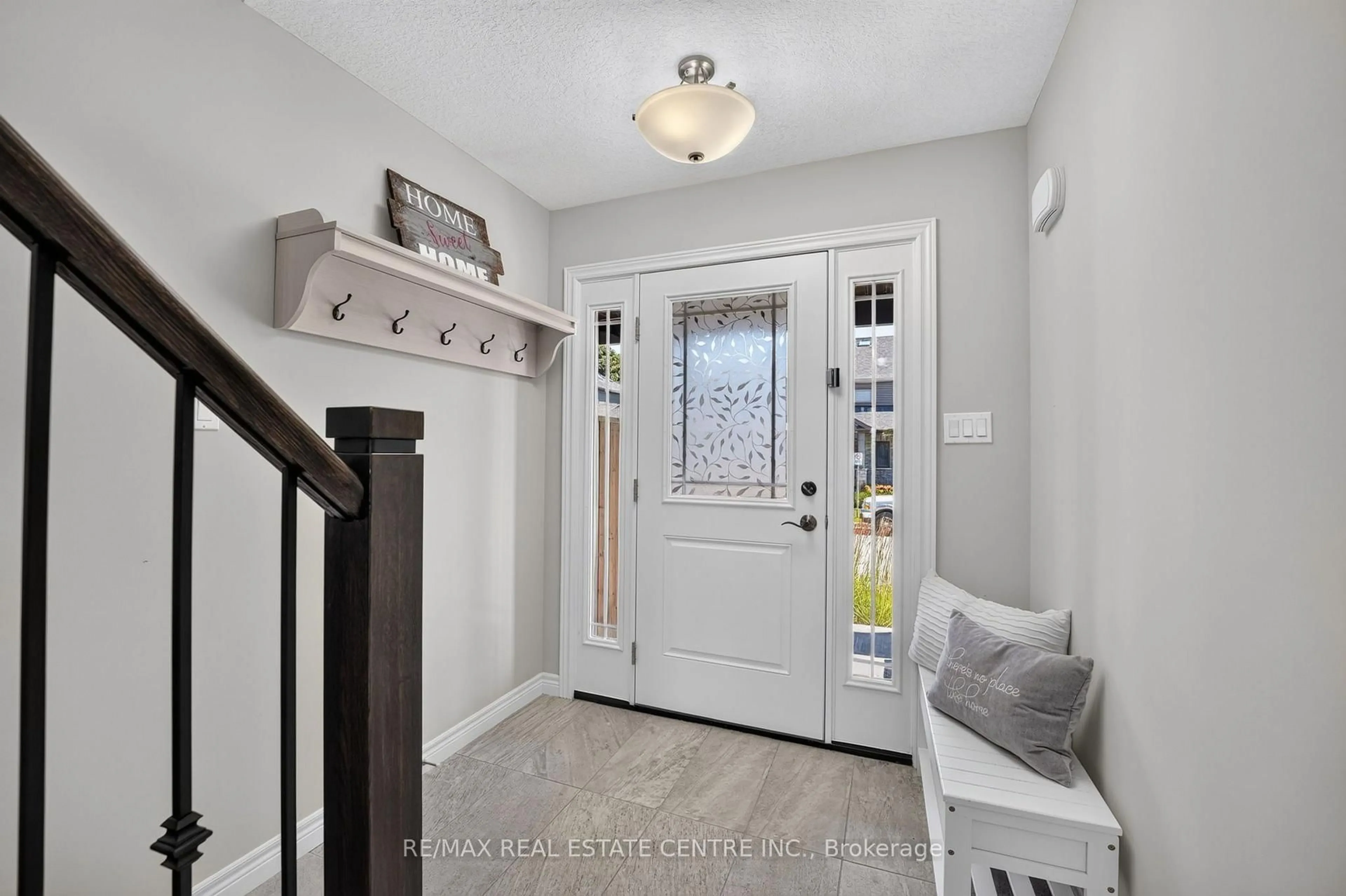 Indoor entryway for 25 Lawson St, East Luther Grand Valley Ontario L9W 7P1