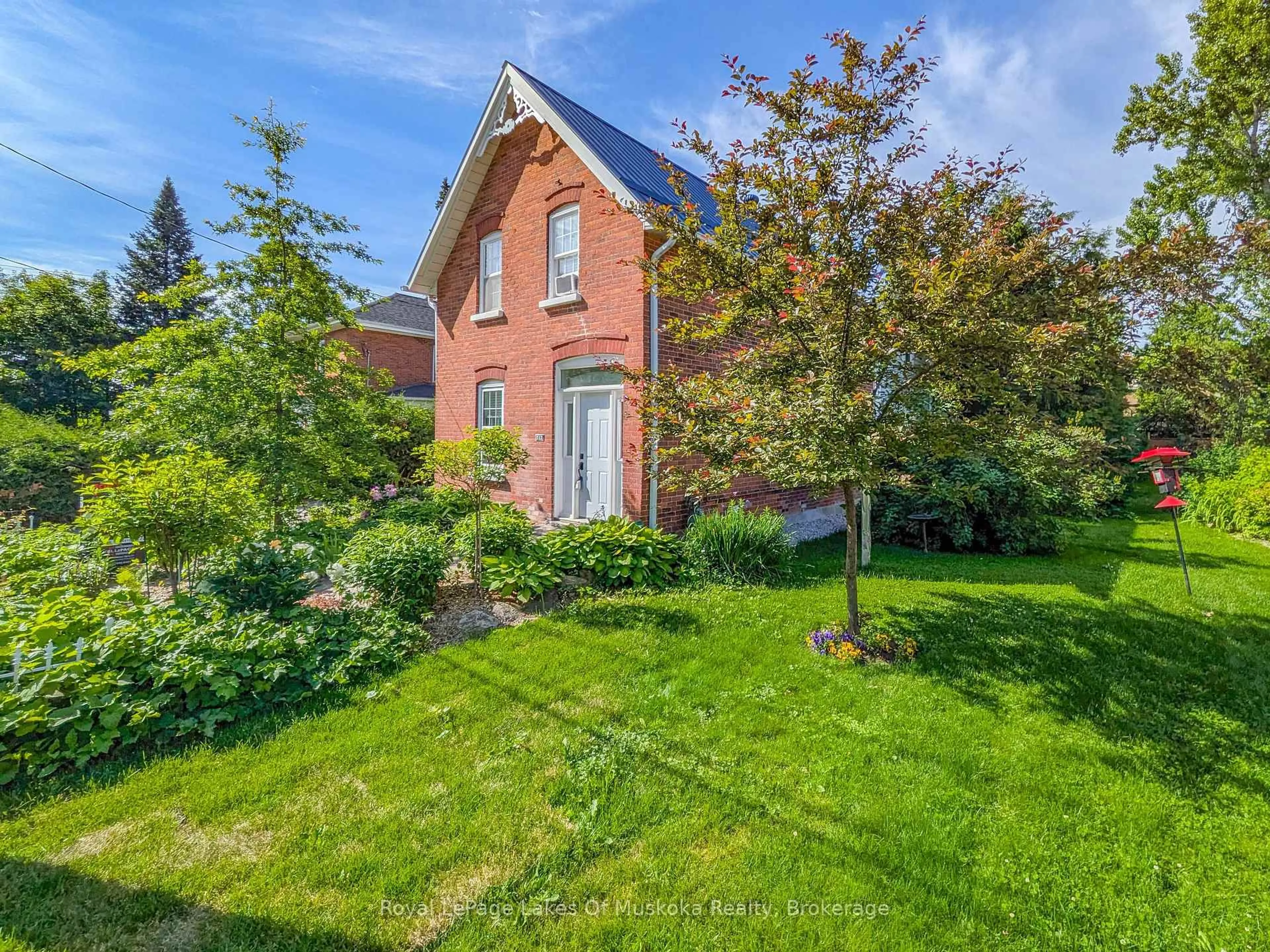 Home with brick exterior material, street for 212 James St, Bracebridge Ontario P1L 2B8