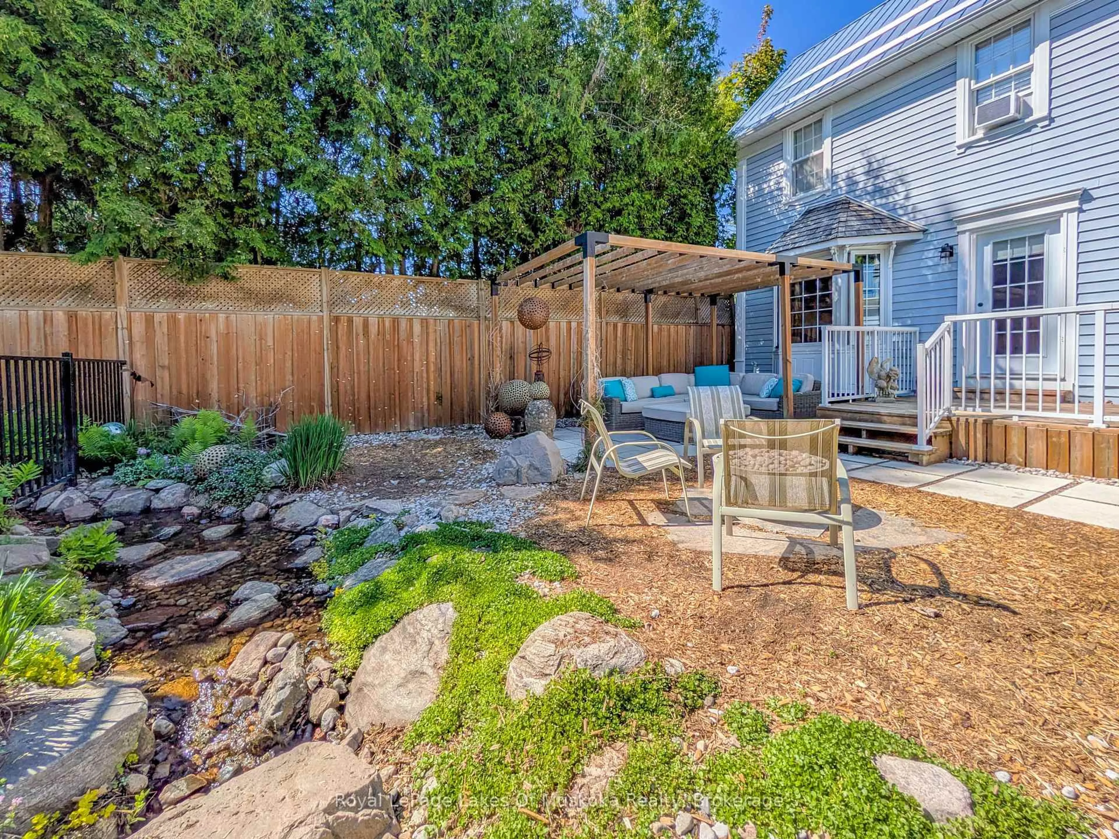Patio, water/lake/river/ocean view for 212 James St, Bracebridge Ontario P1L 2B8
