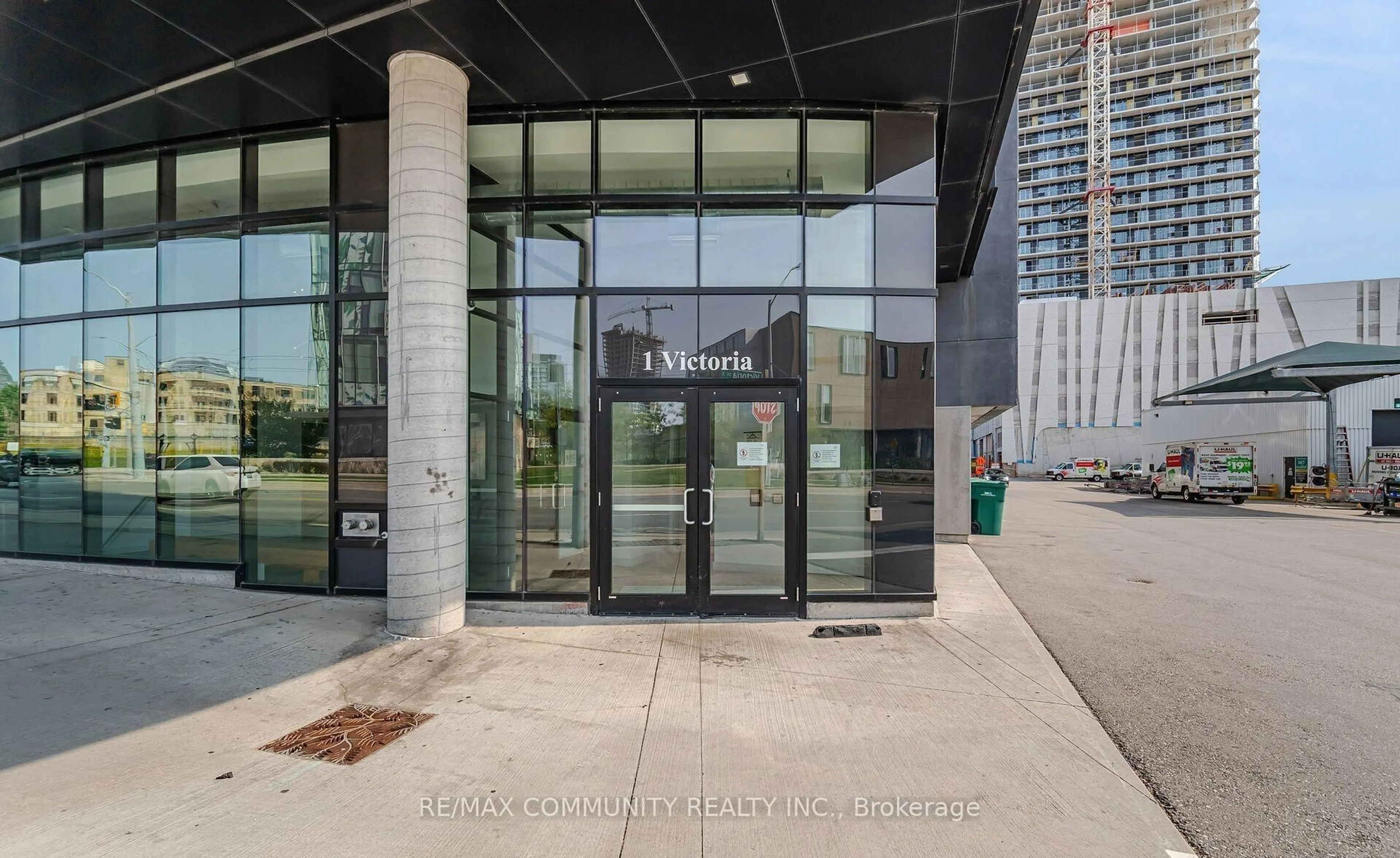 Indoor foyer for 1 Victoria St #1708, Kitchener Ontario N2G 0B5