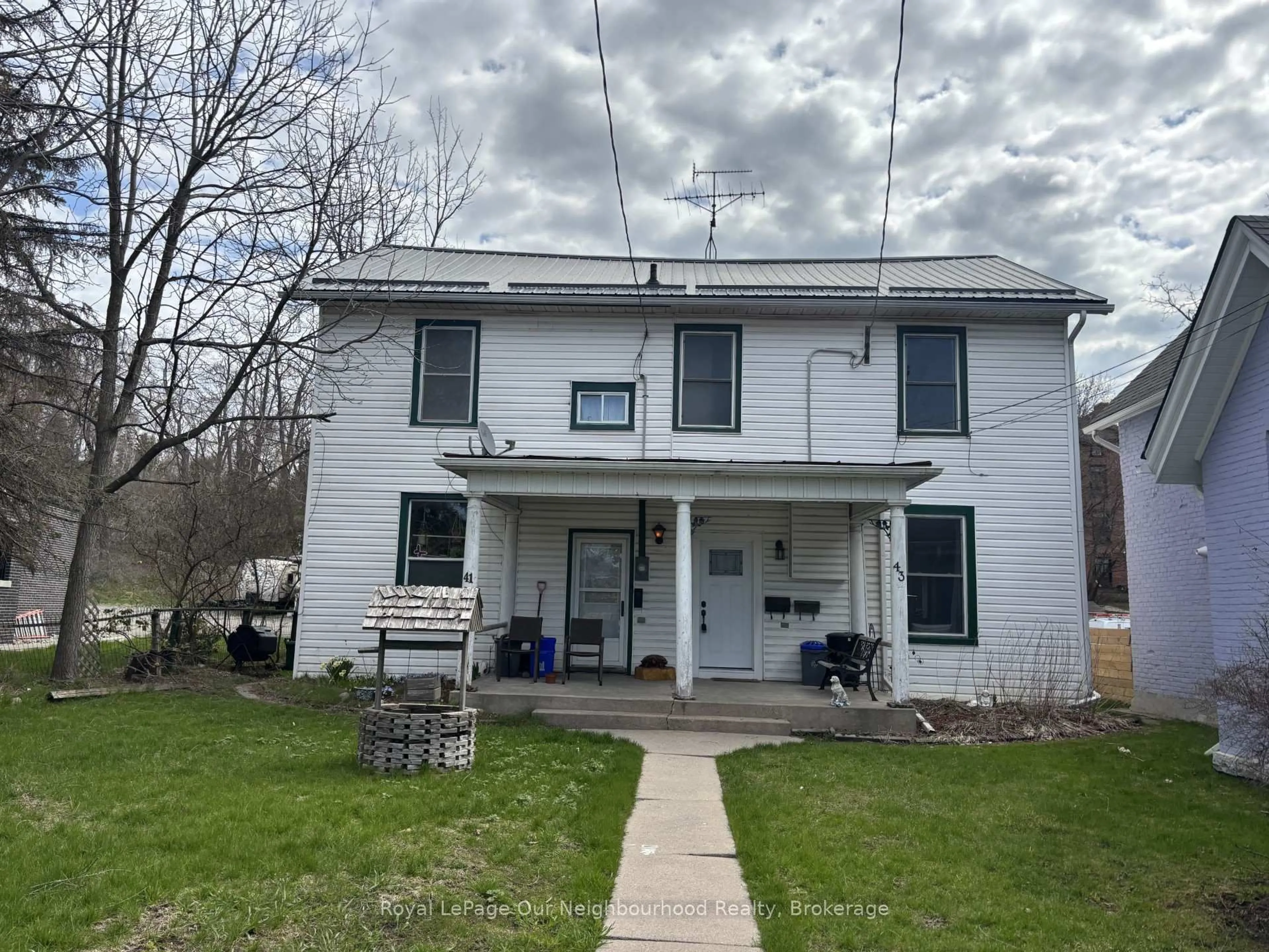 A pic from outside/outdoor area/front of a property/back of a property/a pic from drone, building for 43 Mill St, Port Hope Ontario L1A 2S7