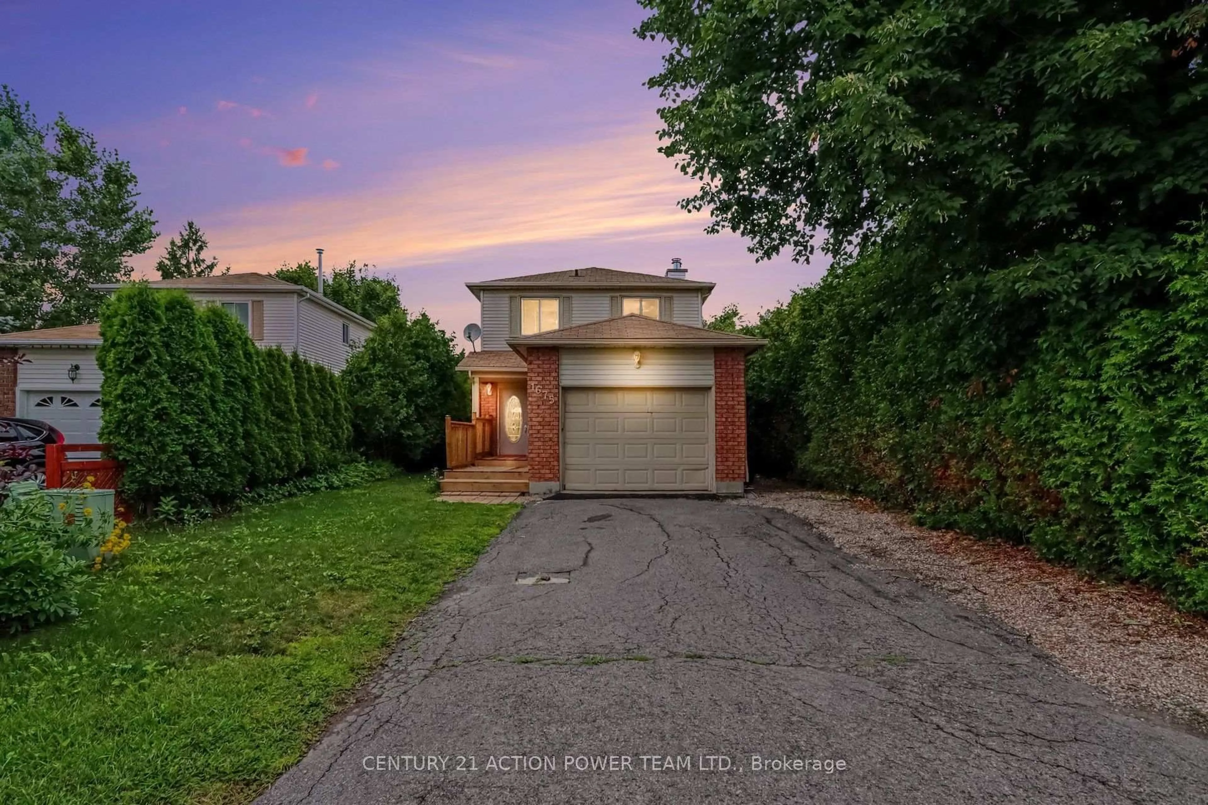 A pic from outside/outdoor area/front of a property/back of a property/a pic from drone, street for 1675 Lacombe Dr, Orleans Ontario K4A 2R9