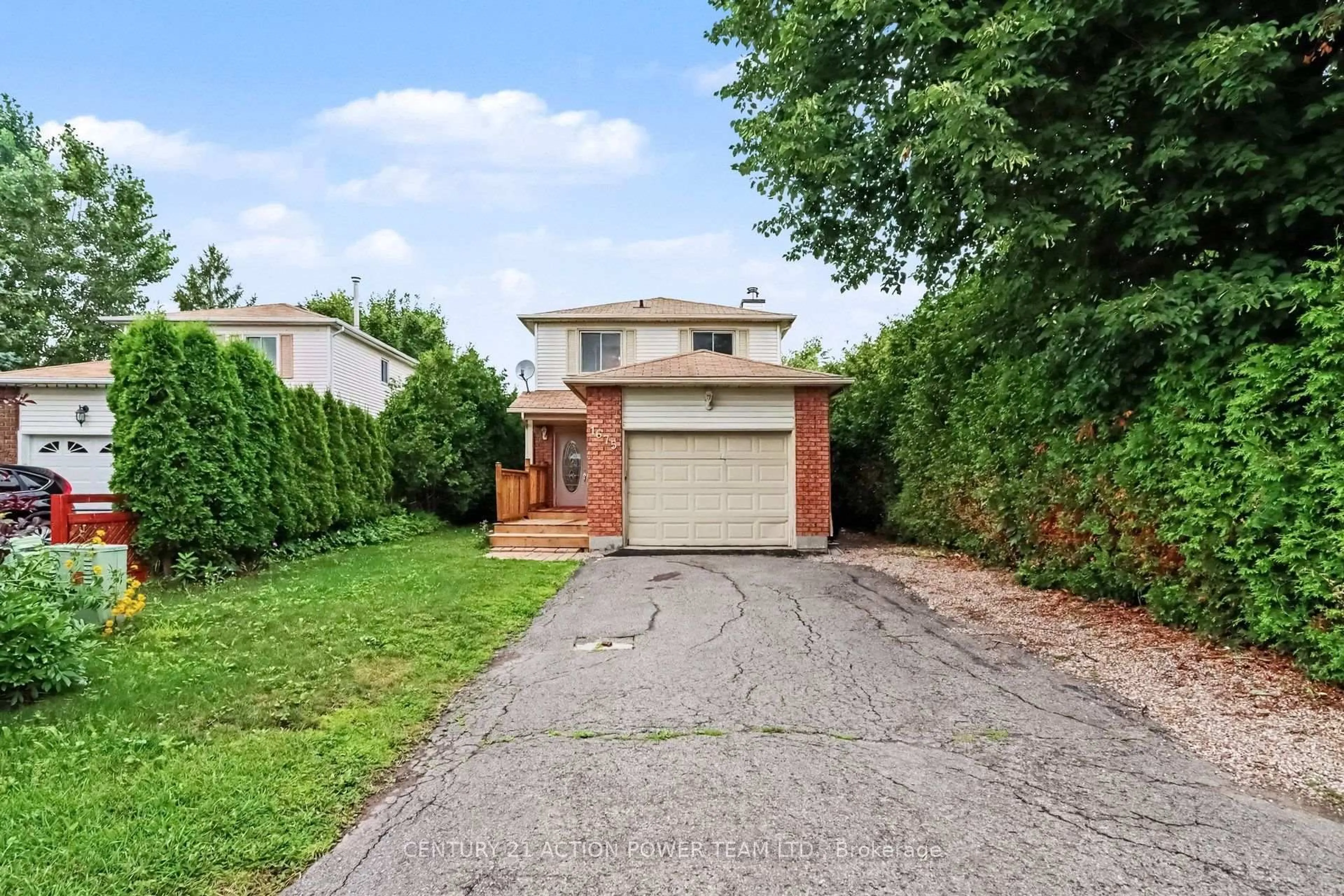 A pic from outside/outdoor area/front of a property/back of a property/a pic from drone, street for 1675 Lacombe Dr, Orleans Ontario K4A 2R9