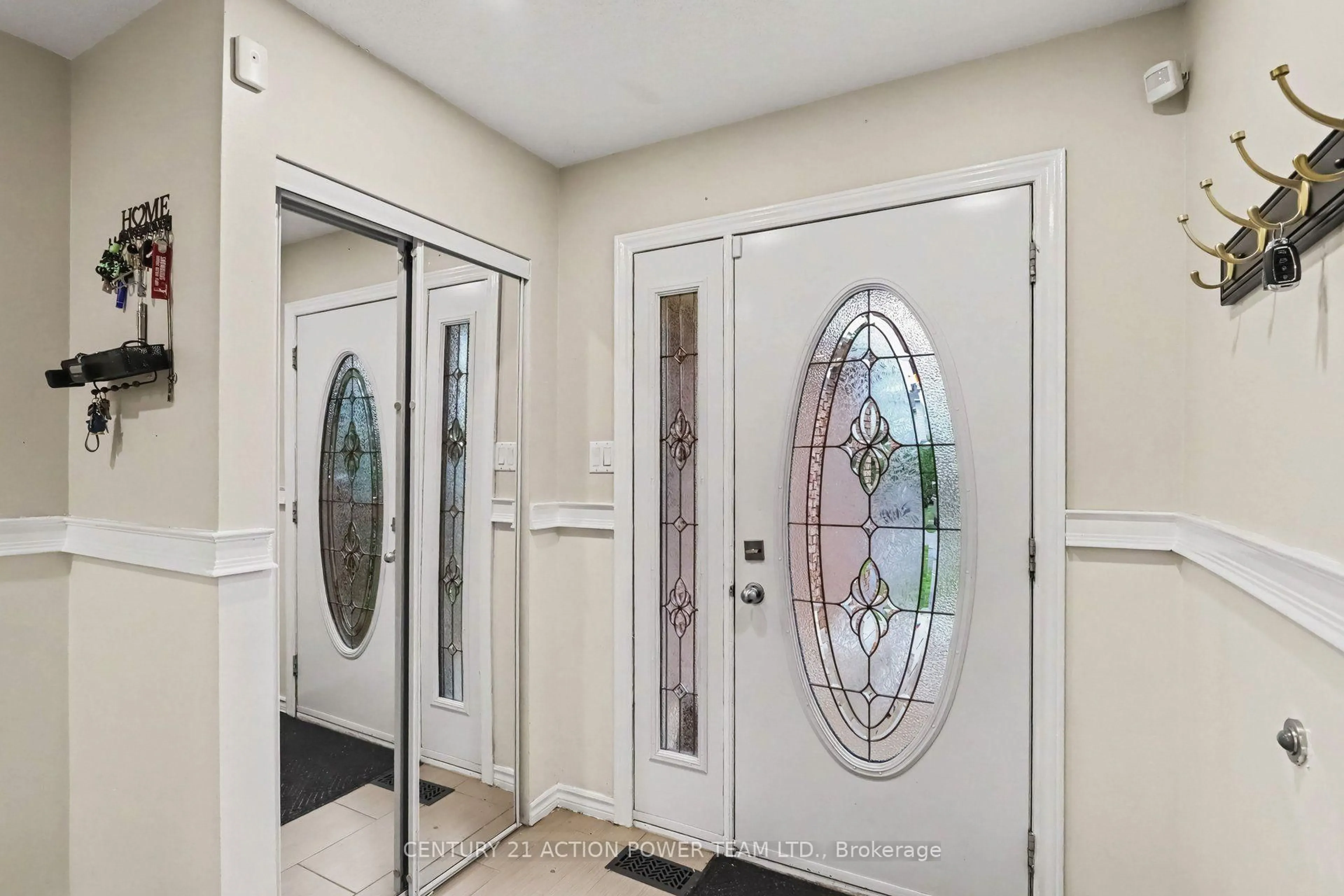 Indoor entryway for 1675 Lacombe Dr, Orleans Ontario K4A 2R9