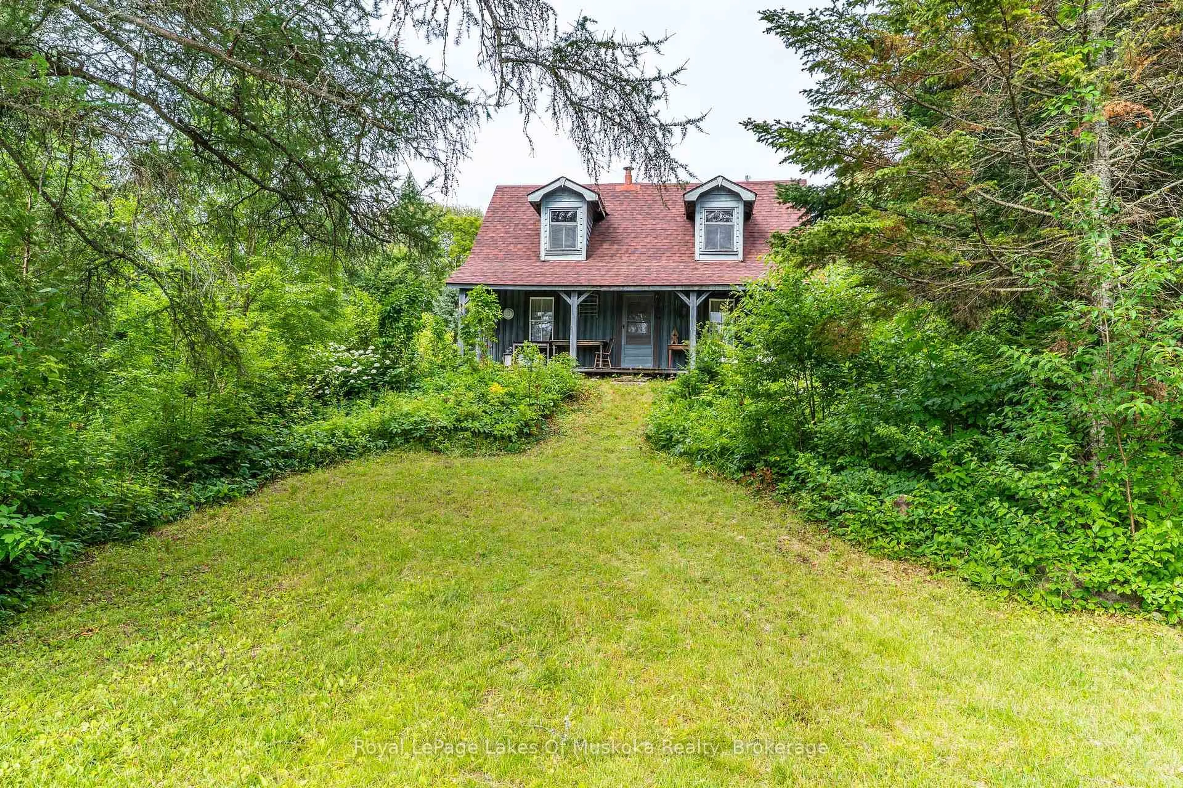 A pic from outside/outdoor area/front of a property/back of a property/a pic from drone, street for 1099 Wolfkin Lake Rd, Lake of Bays Ontario P0B 1A0