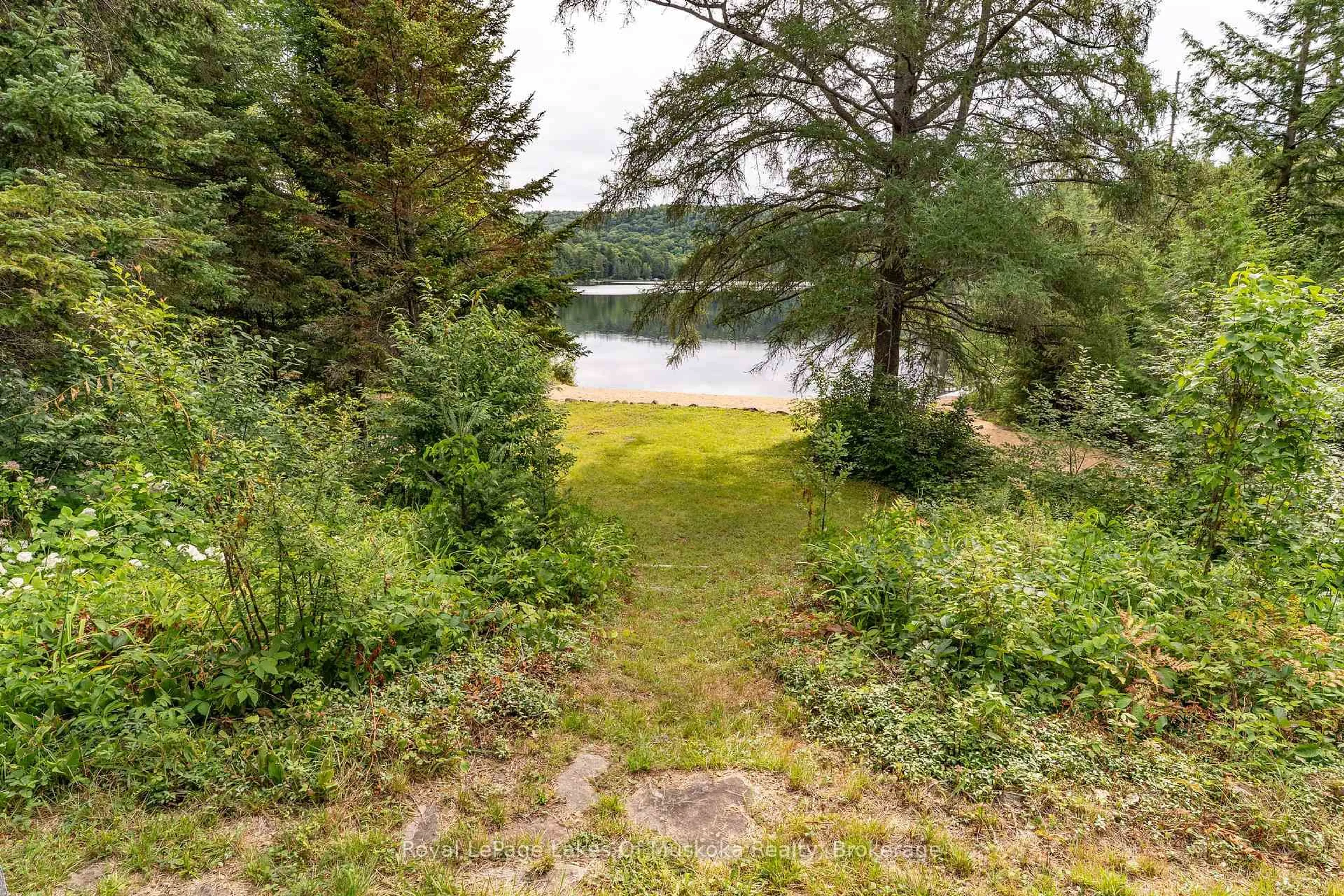 Patio, water/lake/river/ocean view for 1099 Wolfkin Lake Rd, Lake of Bays Ontario P0B 1A0
