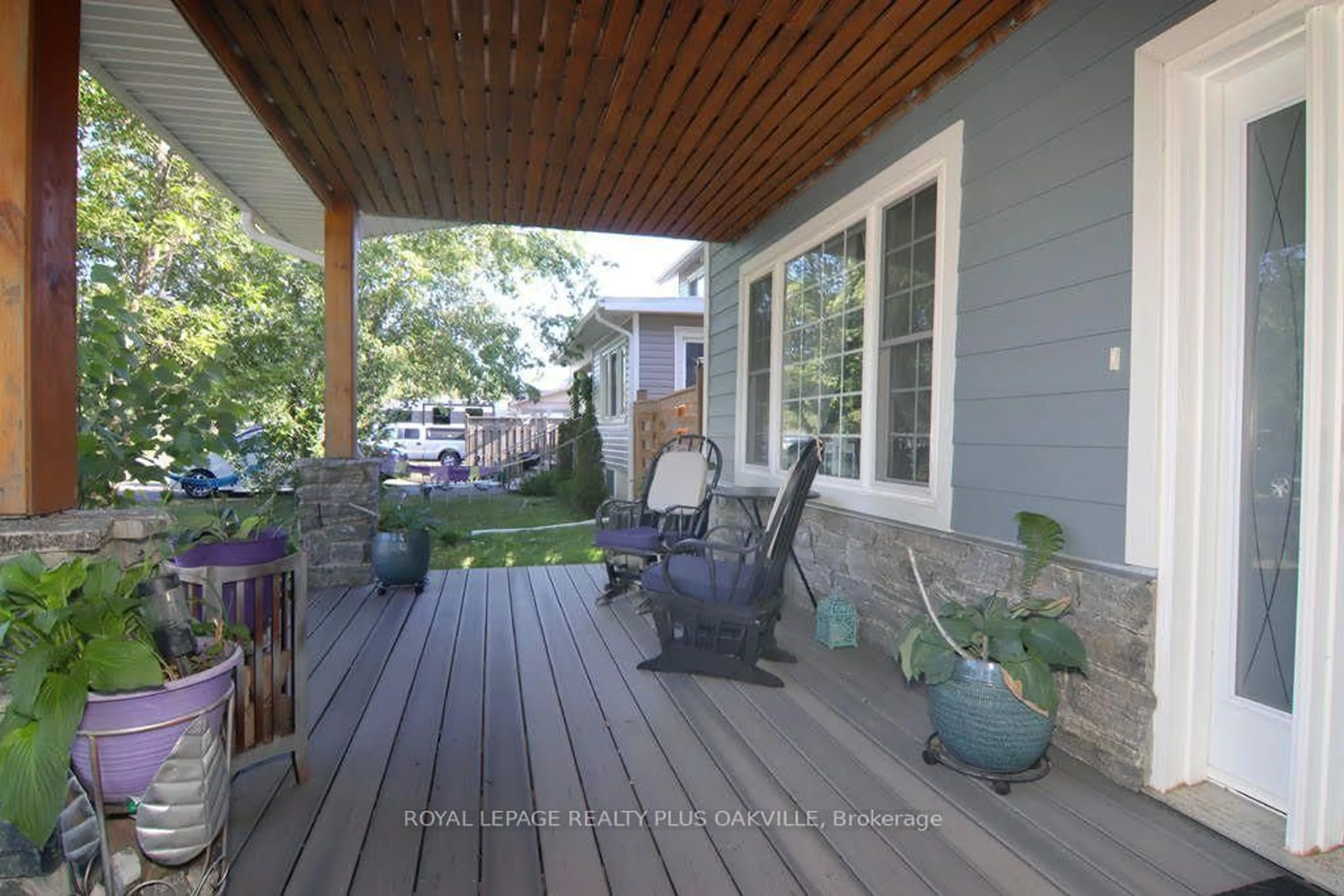 Patio, street for 318 Beachview Ave, Fort Erie Ontario L2A 4L7
