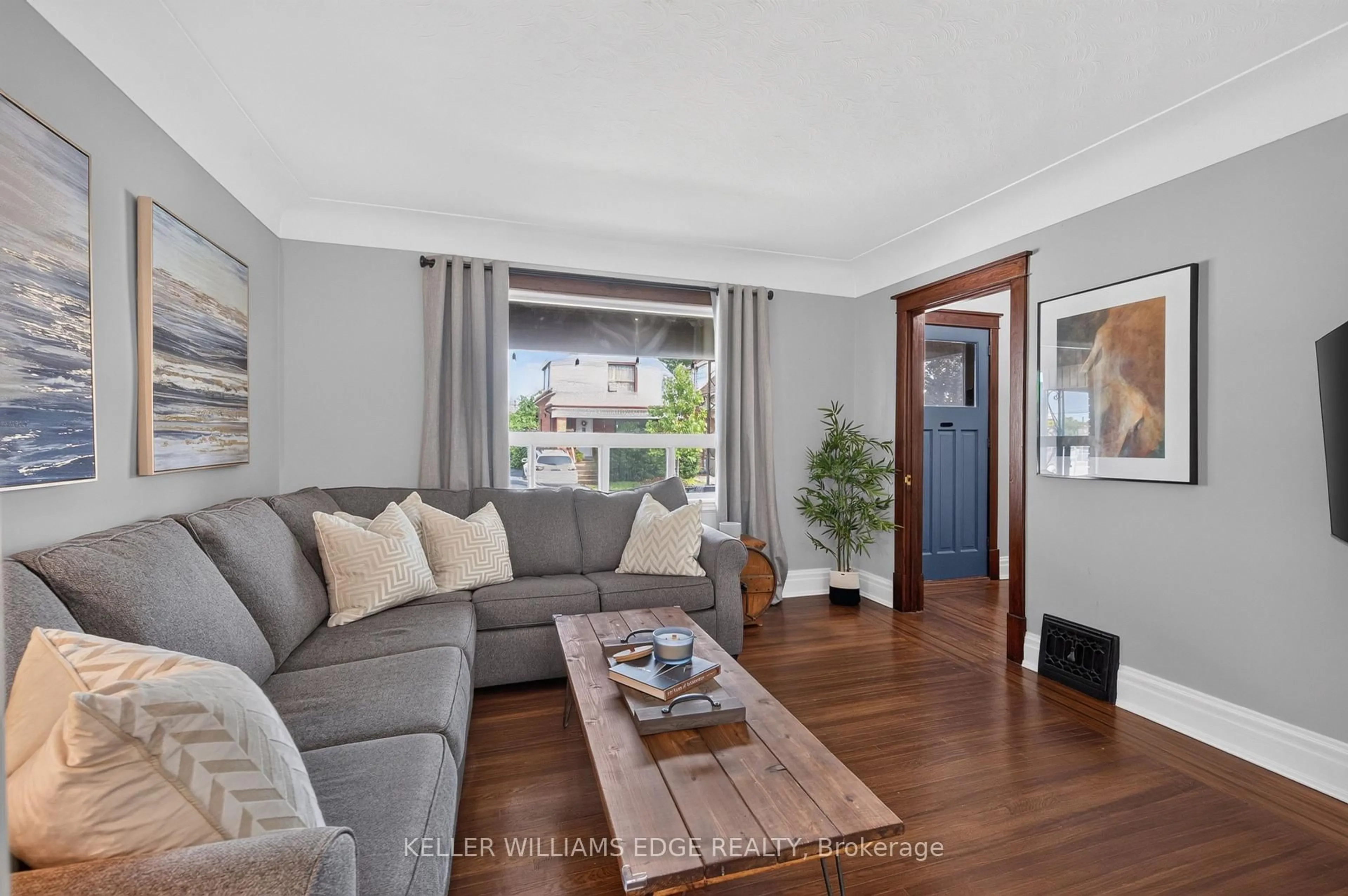 Living room with furniture, wood/laminate floor for 147 Melrose Ave, Hamilton Ontario L8L 6X5