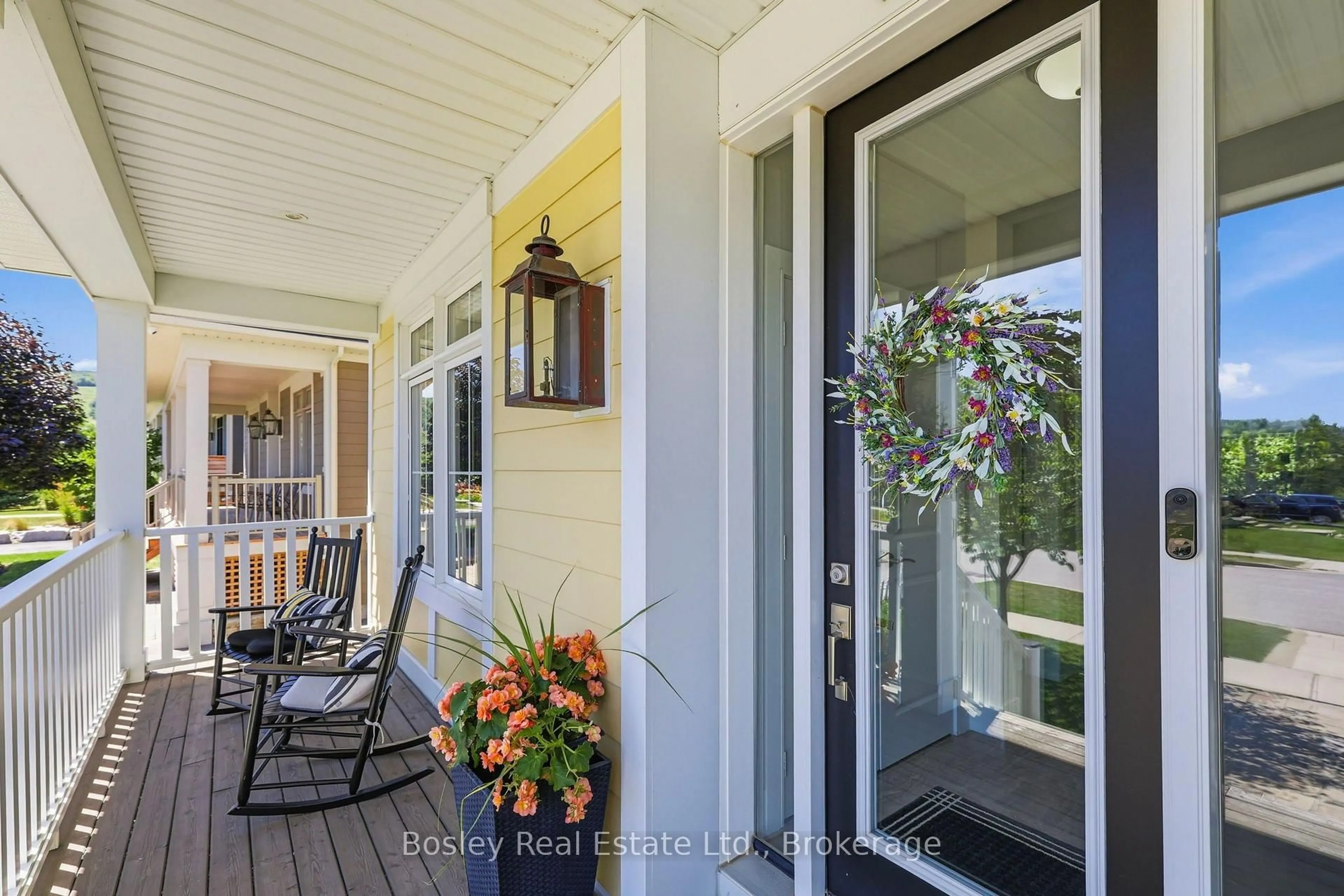 Indoor entryway for 104 Snow Apple Cres, Blue Mountains Ontario L9Y 0R4