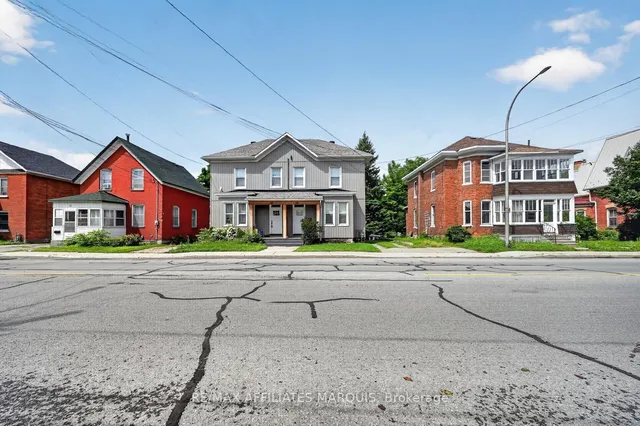 88 Brockville St, Smiths Falls 3