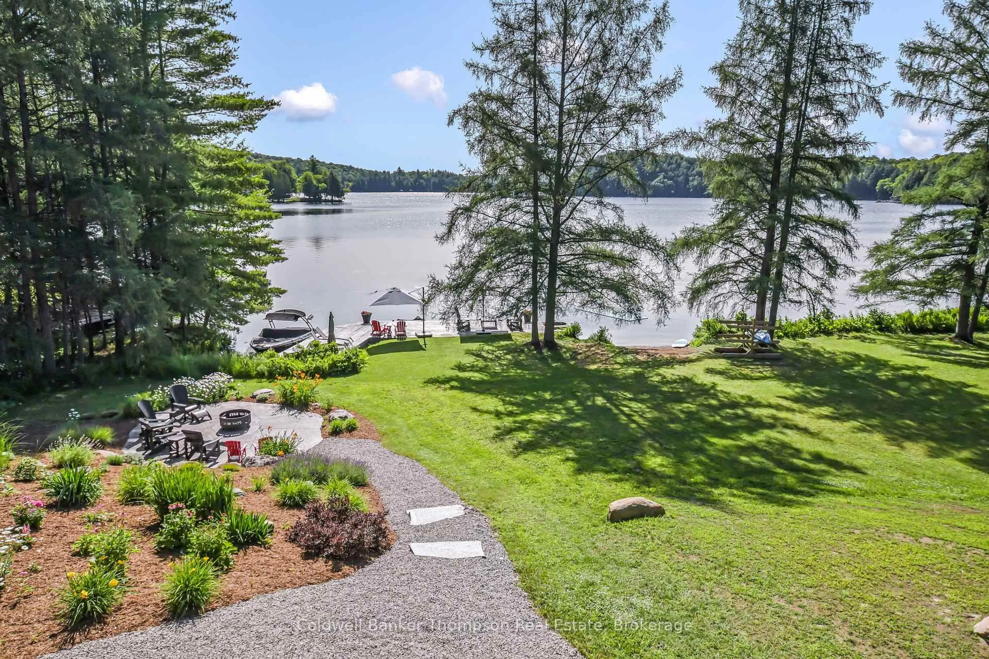 A pic from outside/outdoor area/front of a property/back of a property/a pic from drone, water/lake/river/ocean view for 1555 Portage Rd, Lake of Bays Ontario P1H 2J3