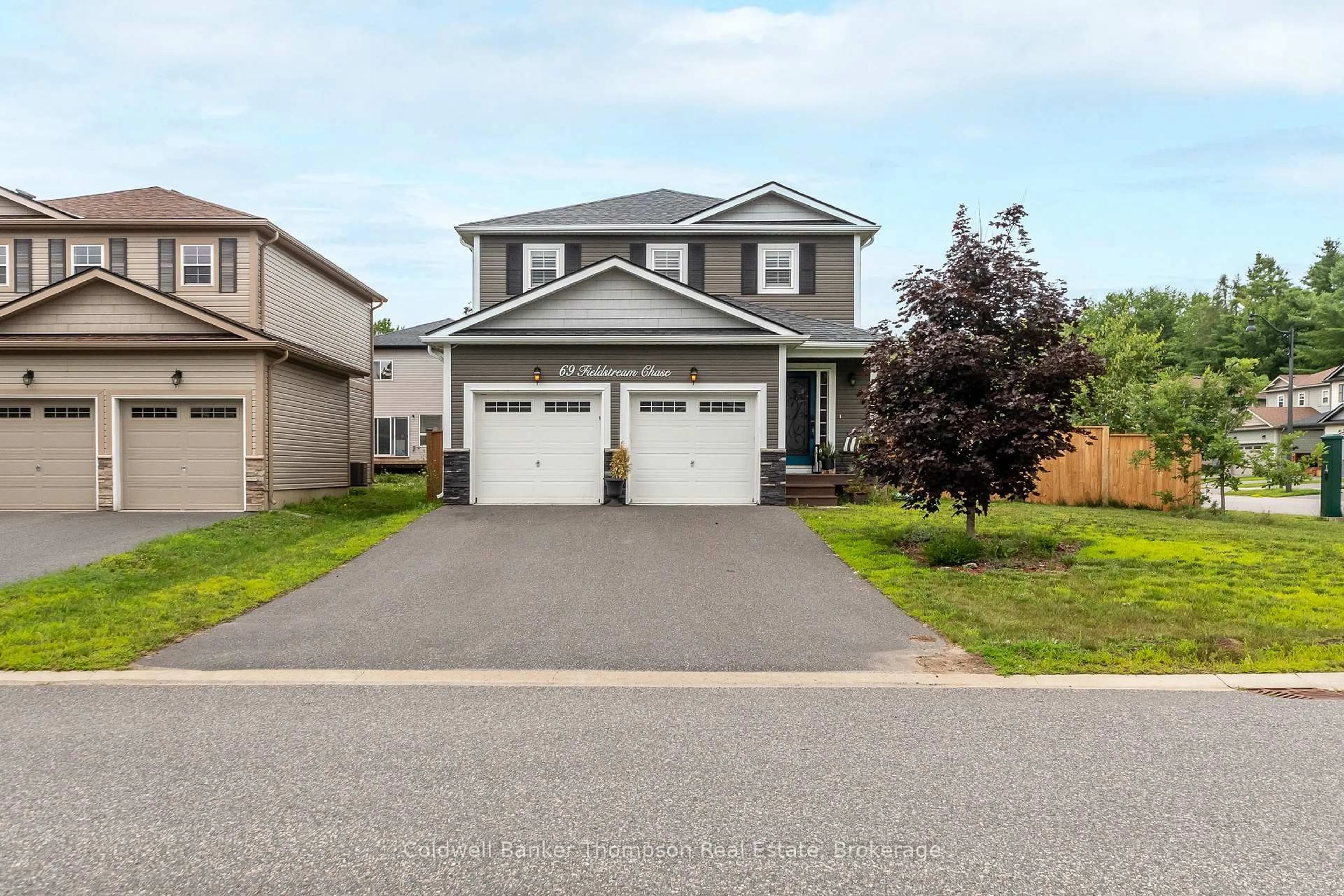 Home with vinyl exterior material, street for 69 Fieldstream Chse, Bracebridge Ontario P1L 0A7
