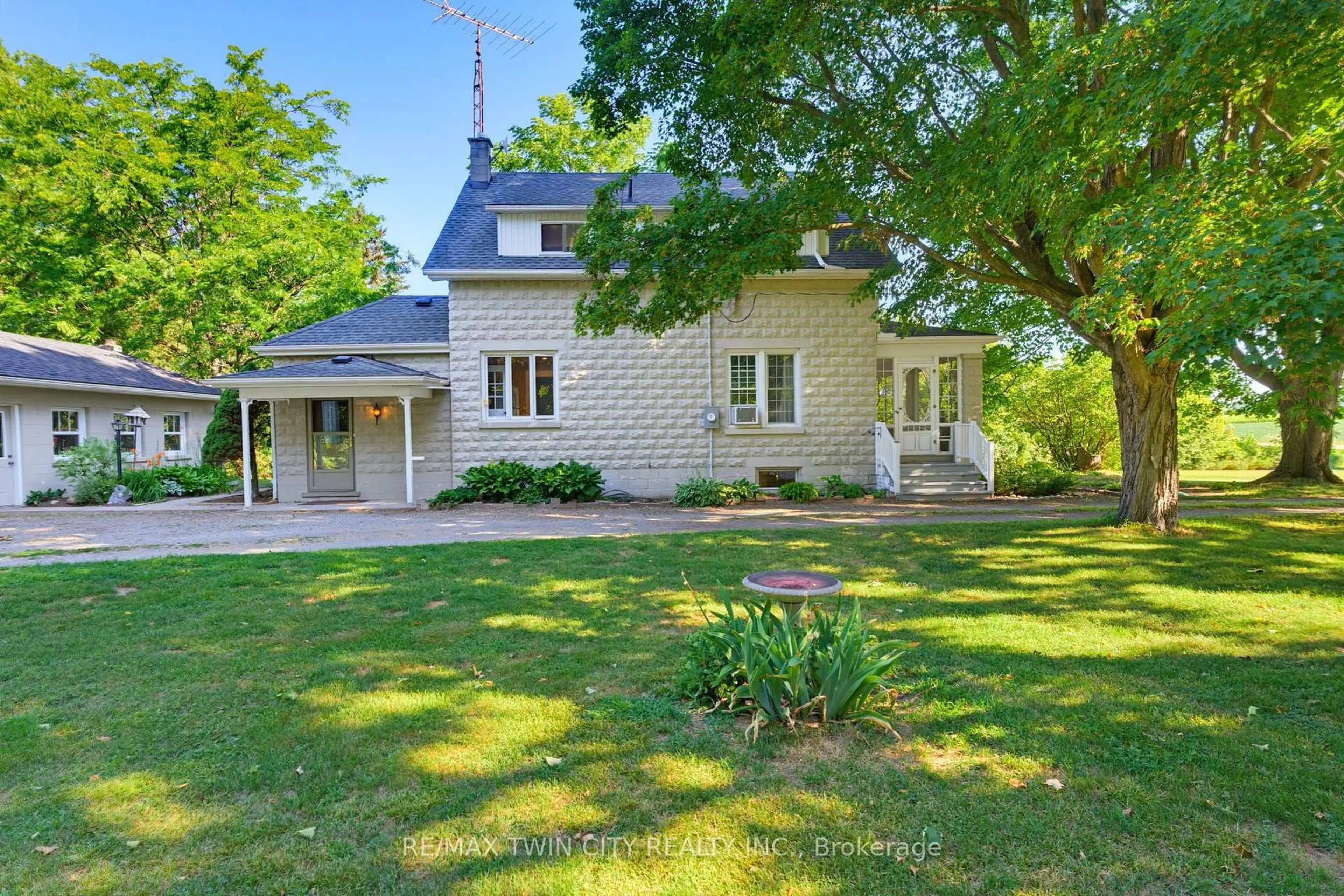 A pic from outside/outdoor area/front of a property/back of a property/a pic from drone, unknown for 321 Pinehurst Rd, Brant Ontario N3L 3E2