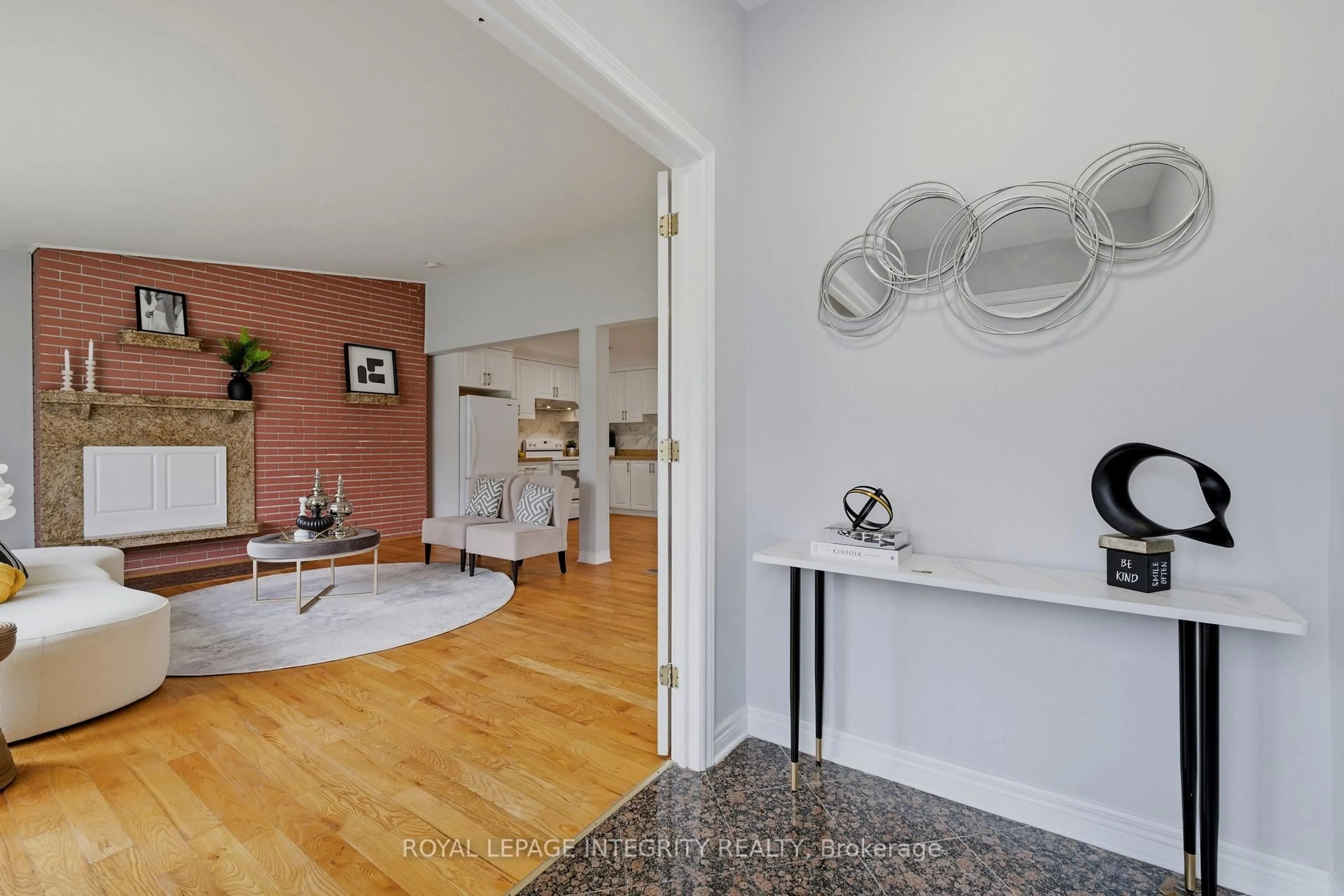 Indoor entryway for 1625 BASELINE Rd, Ottawa Ontario K2C 0B6
