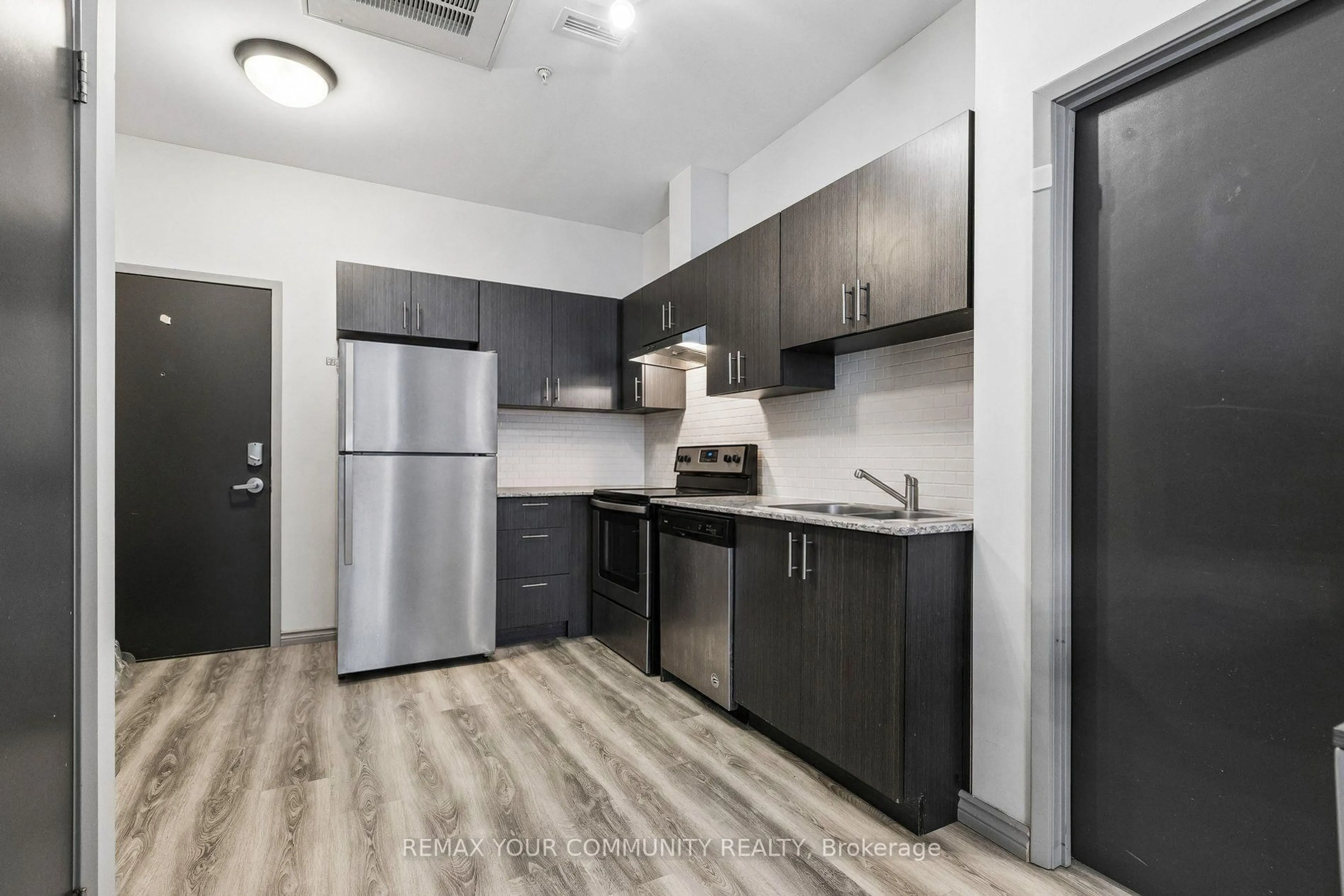 Standard kitchen, unknown for 275 Larch St #F115, Waterloo Ontario N2L 3R2