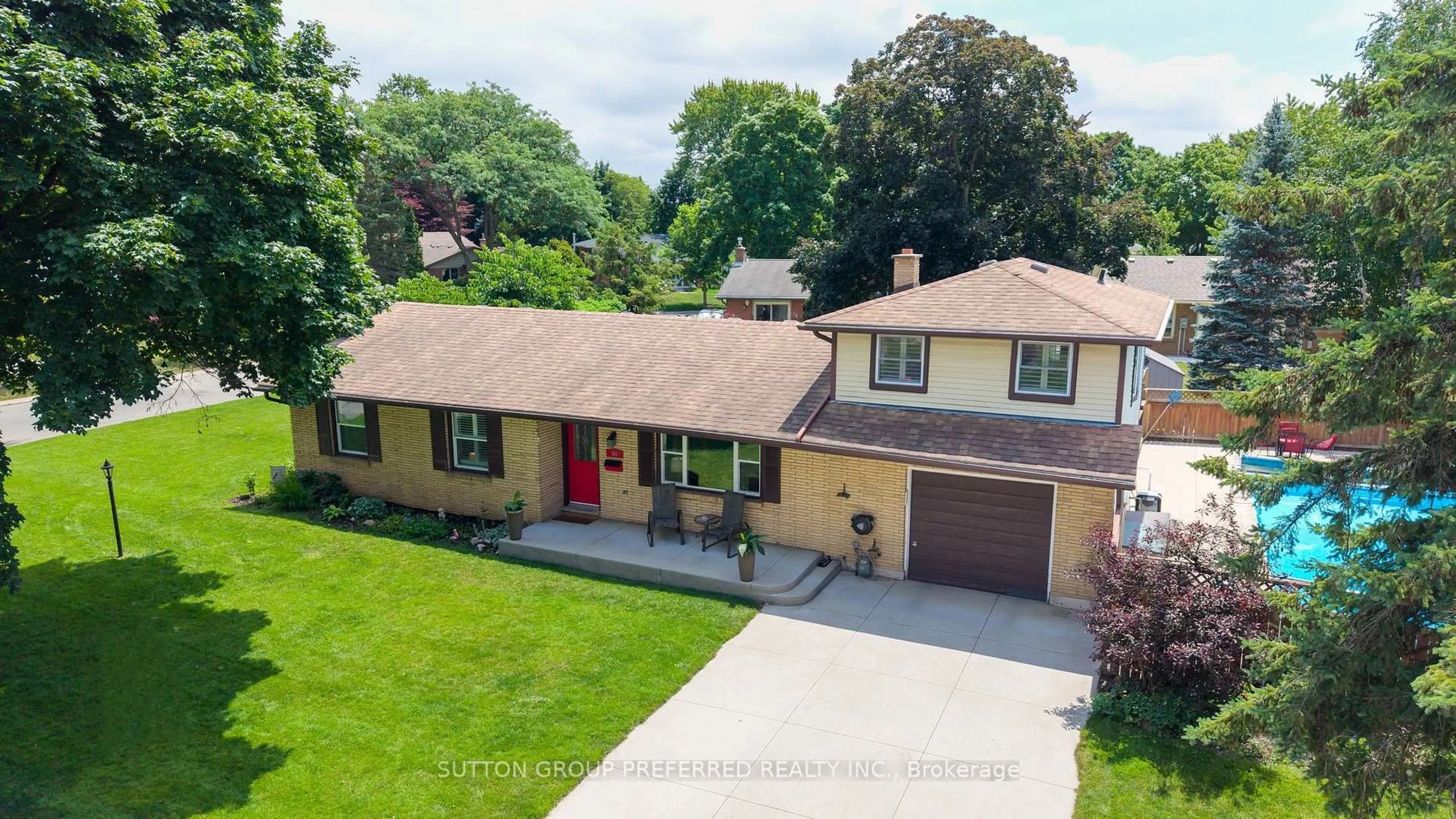 A pic from outside/outdoor area/front of a property/back of a property/a pic from drone, street for 90 Glenburnie Cres, London North Ontario N5X 2A3