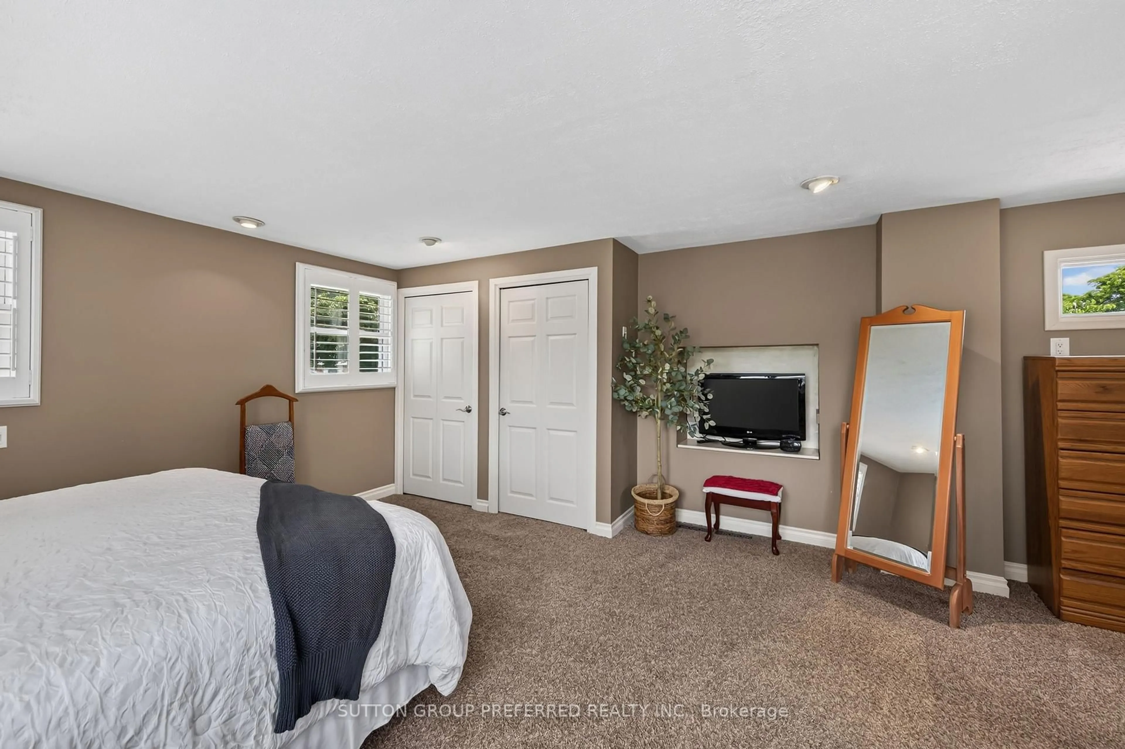 A pic of a room for 90 Glenburnie Cres, London North Ontario N5X 2A3