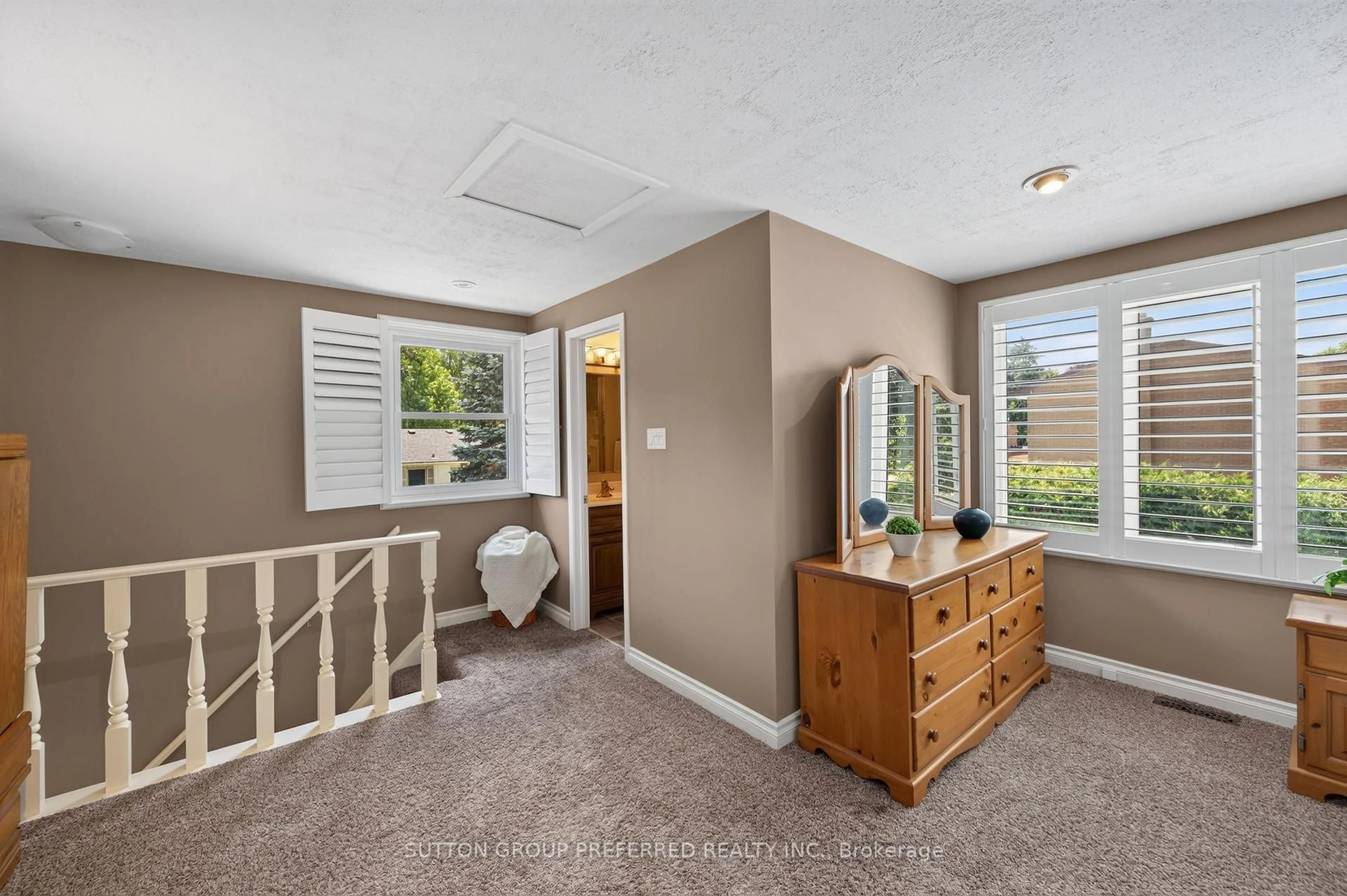 Unknown for 90 Glenburnie Cres, London North Ontario N5X 2A3