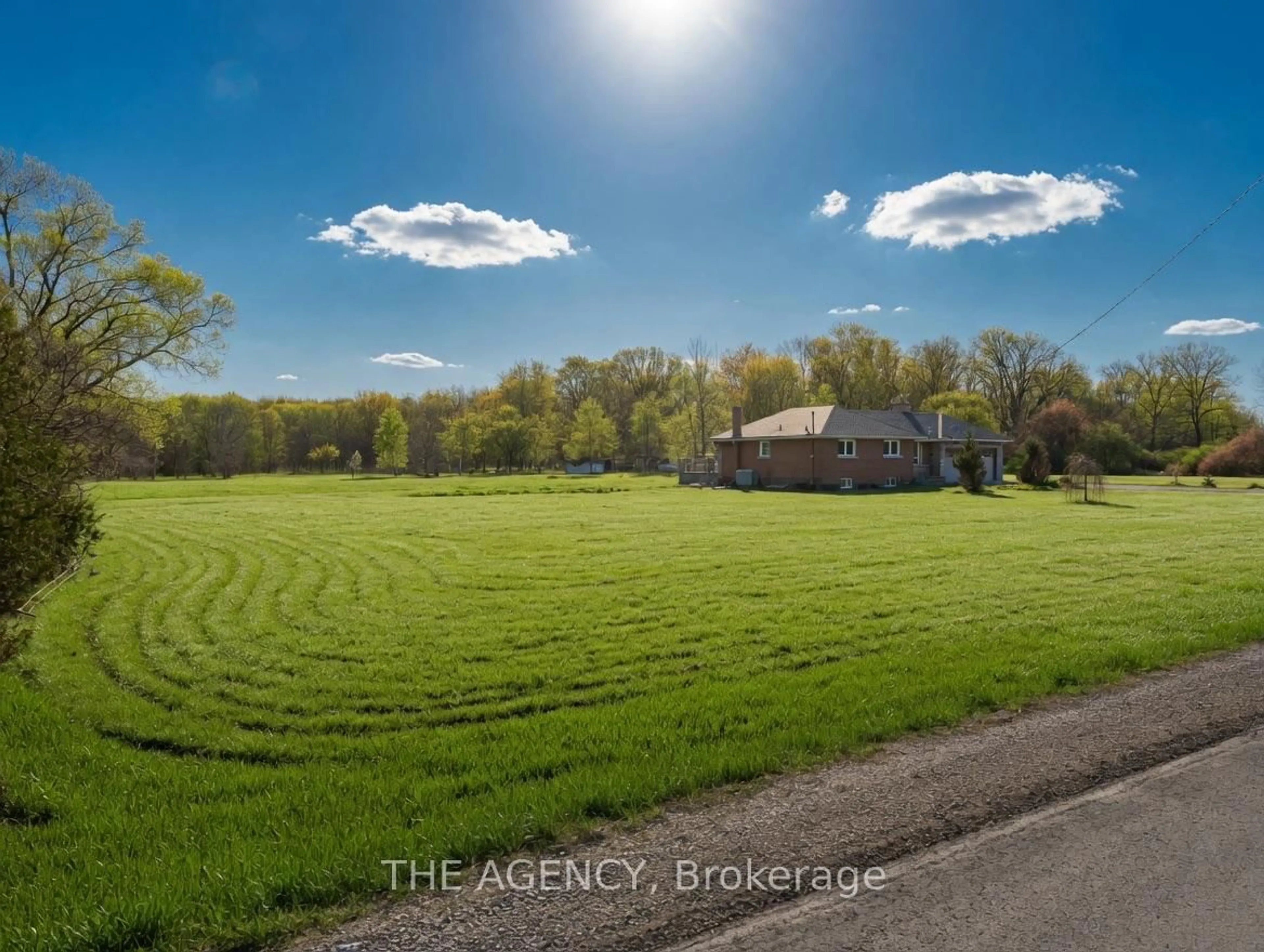 A pic from outside/outdoor area/front of a property/back of a property/a pic from drone, unknown for 295 Park Rd, Grimsby Ontario L3M 4E7
