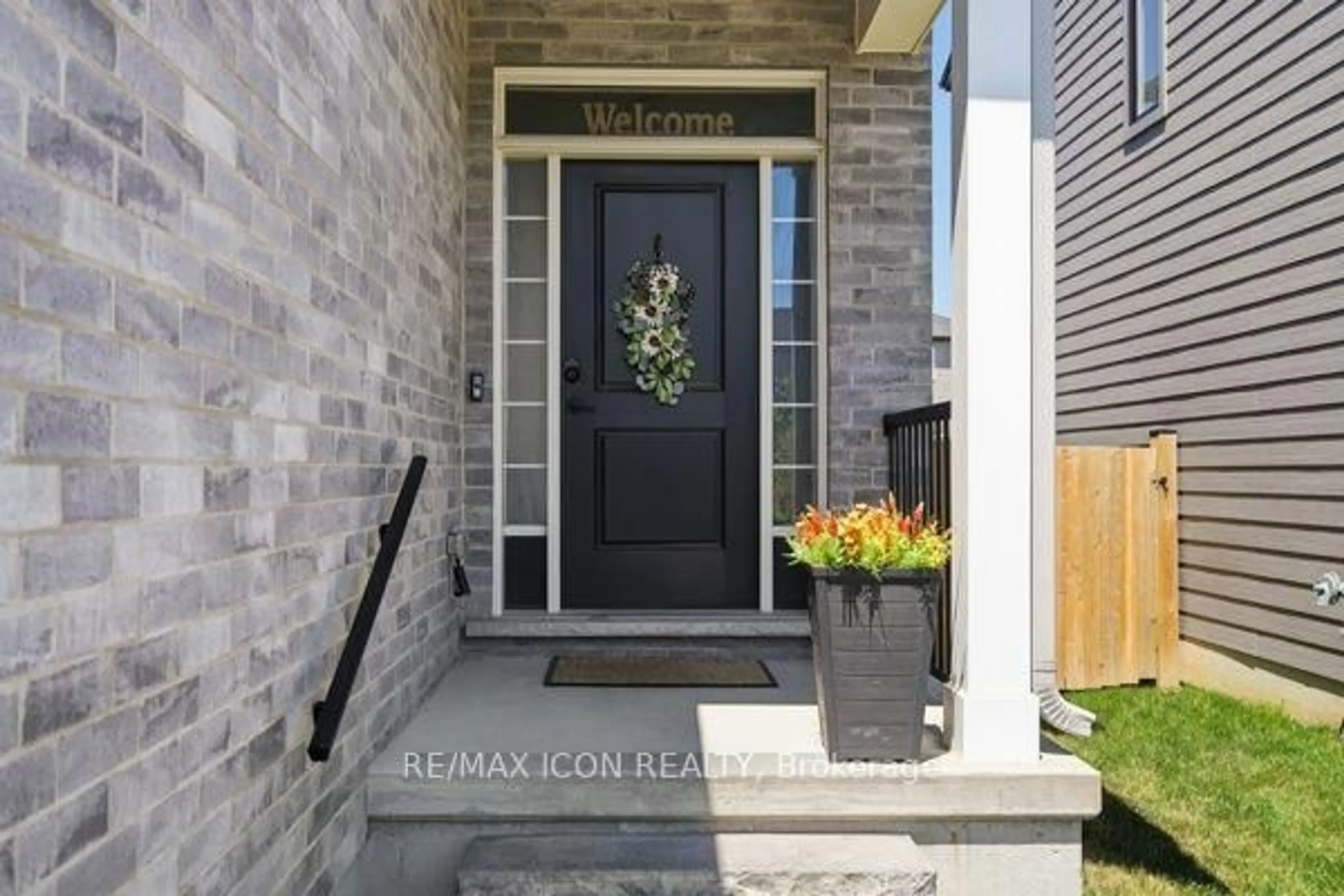 Indoor entryway for 3053 Heardcreek Tr, London North Ontario N6G 2S7
