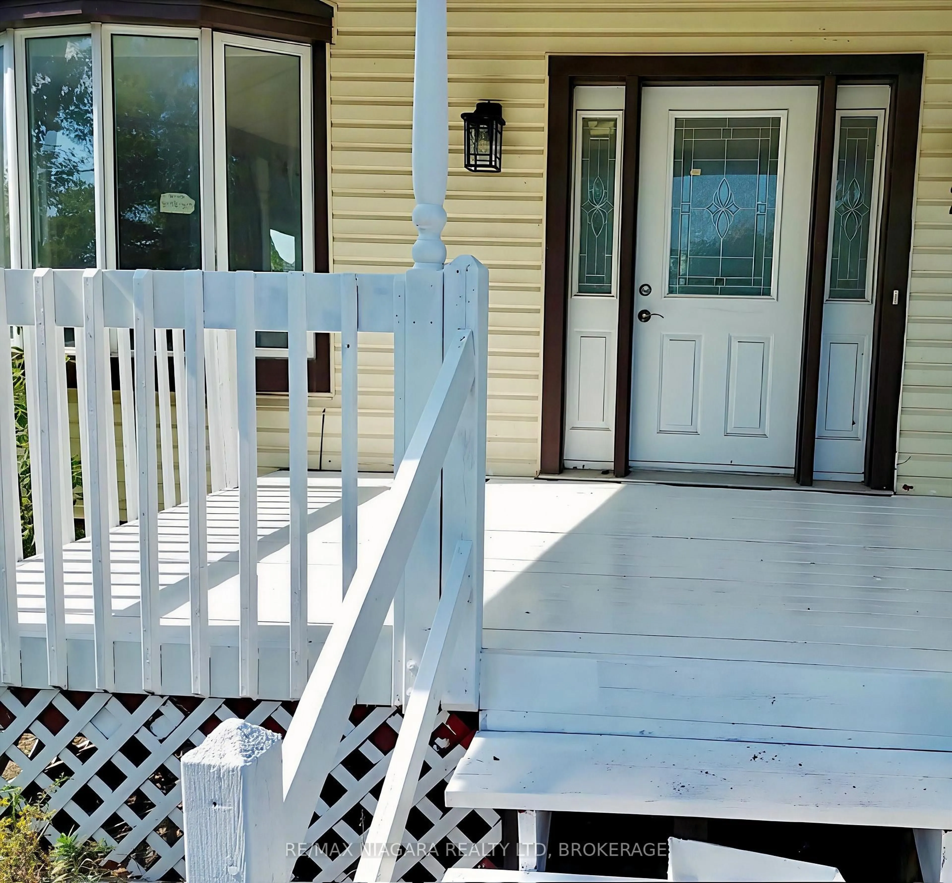 Home with vinyl exterior material, street for 2505 Stevensville Rd, Fort Erie Ontario L0S 1S0
