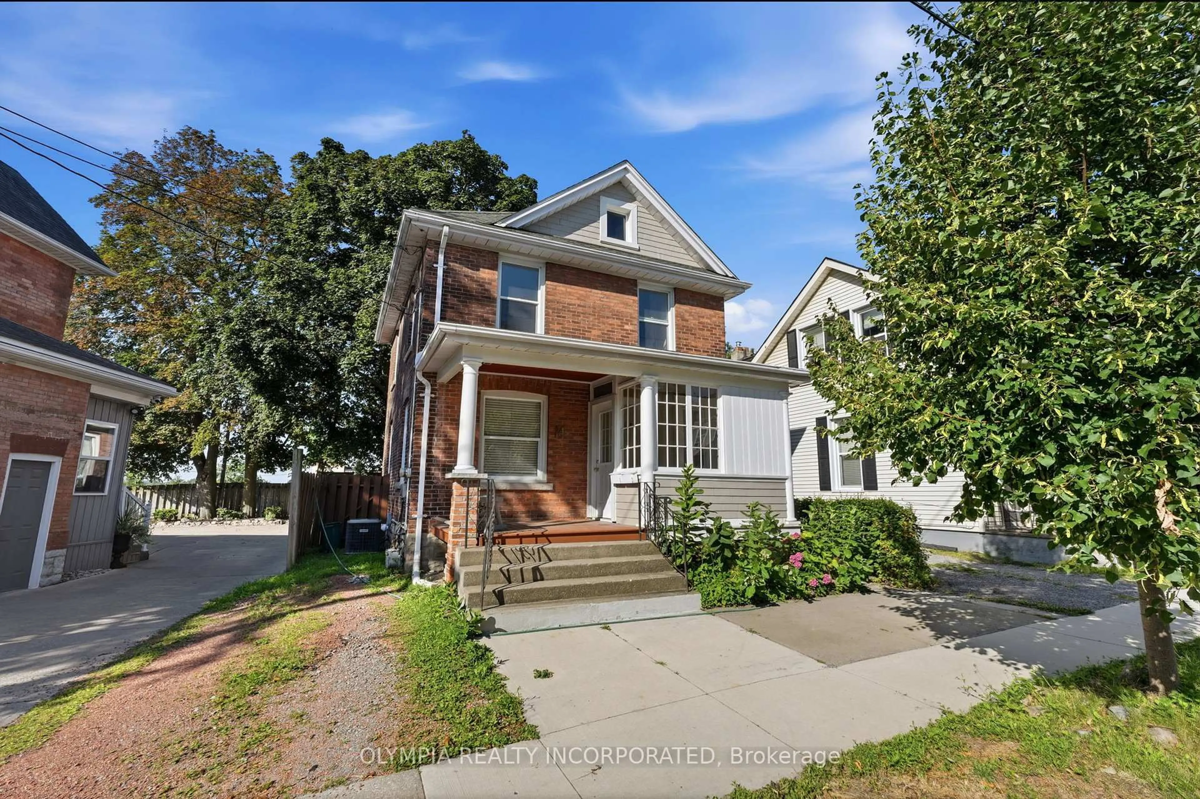 Home with brick exterior material, street for 14 Bond St, St. Catharines Ontario L2R 4Z2
