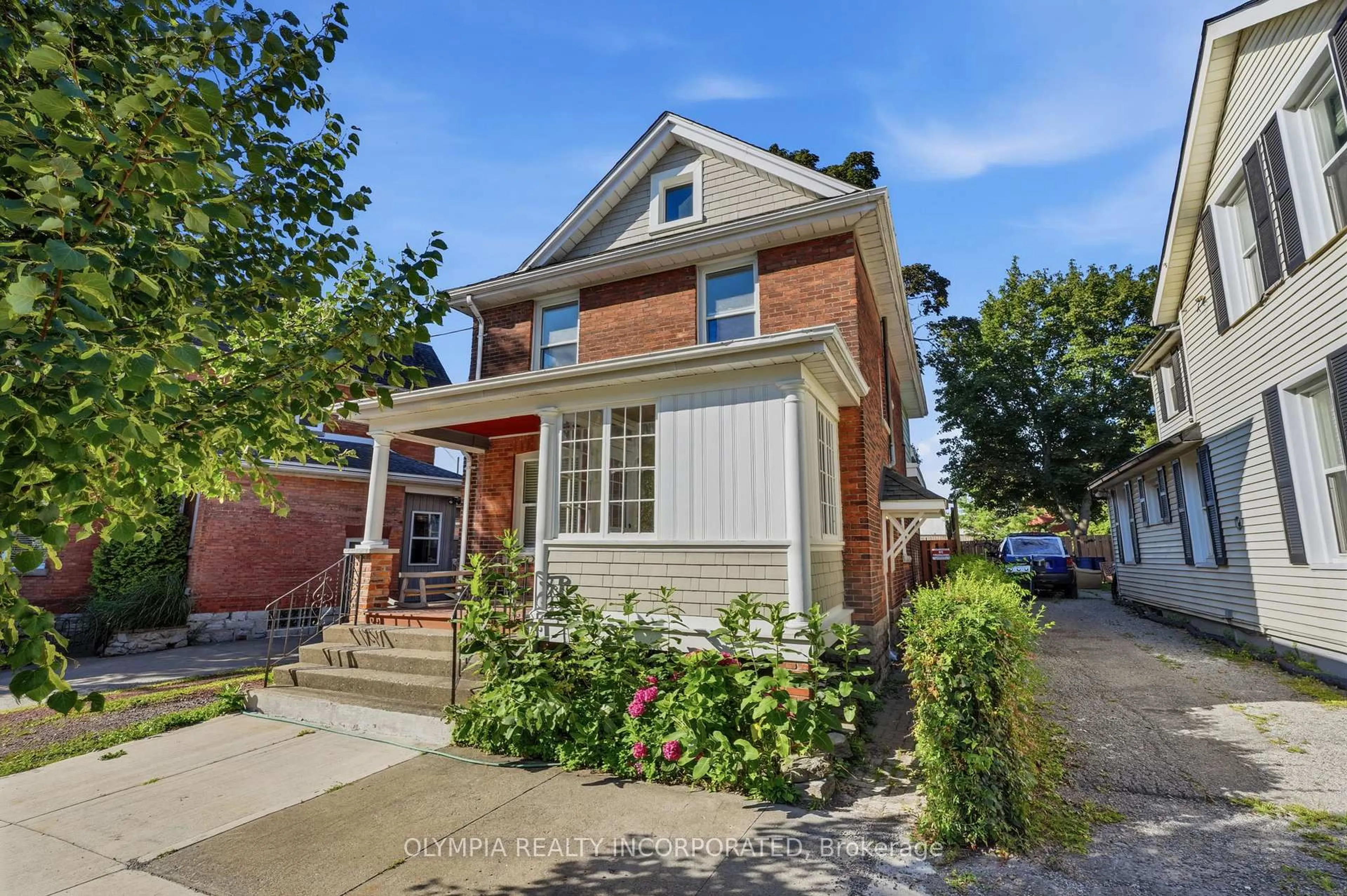 Home with brick exterior material, street for 14 Bond St, St. Catharines Ontario L2R 4Z2