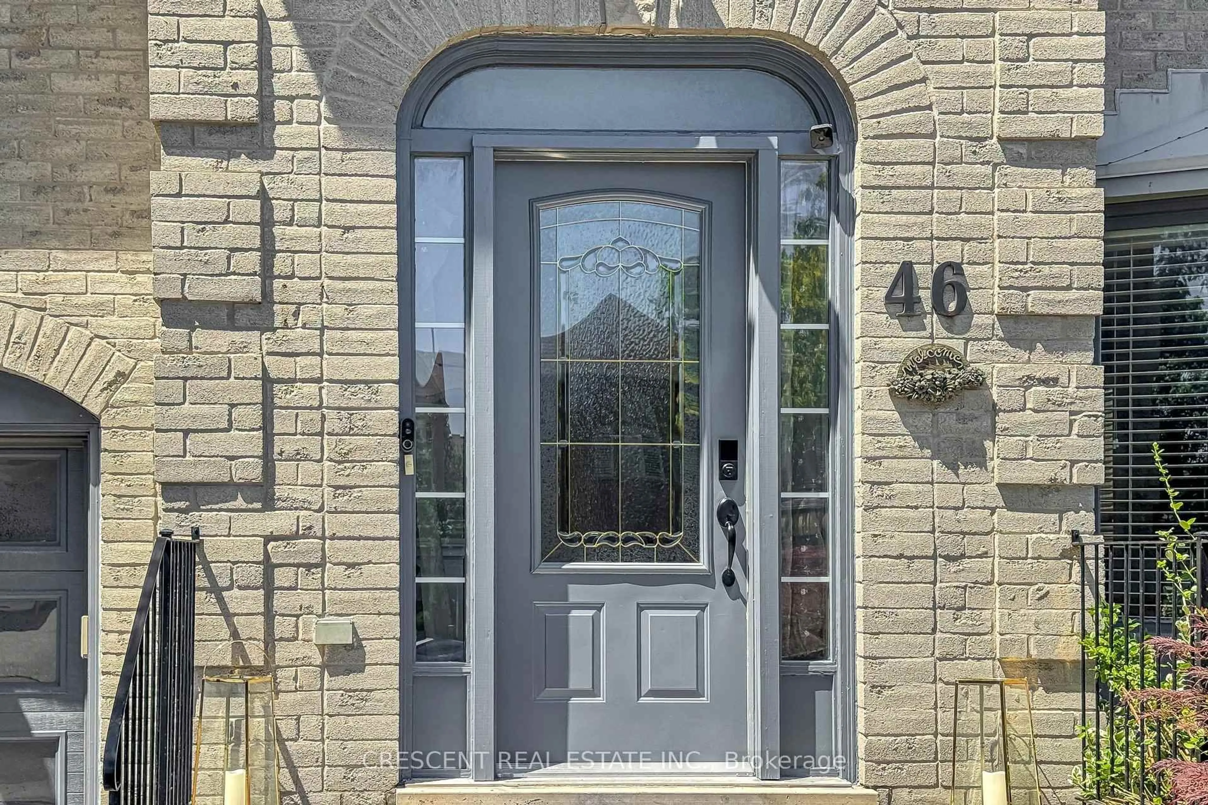 Indoor entryway for 46 Pearson Dr, Hamilton Ontario L8W 3H2