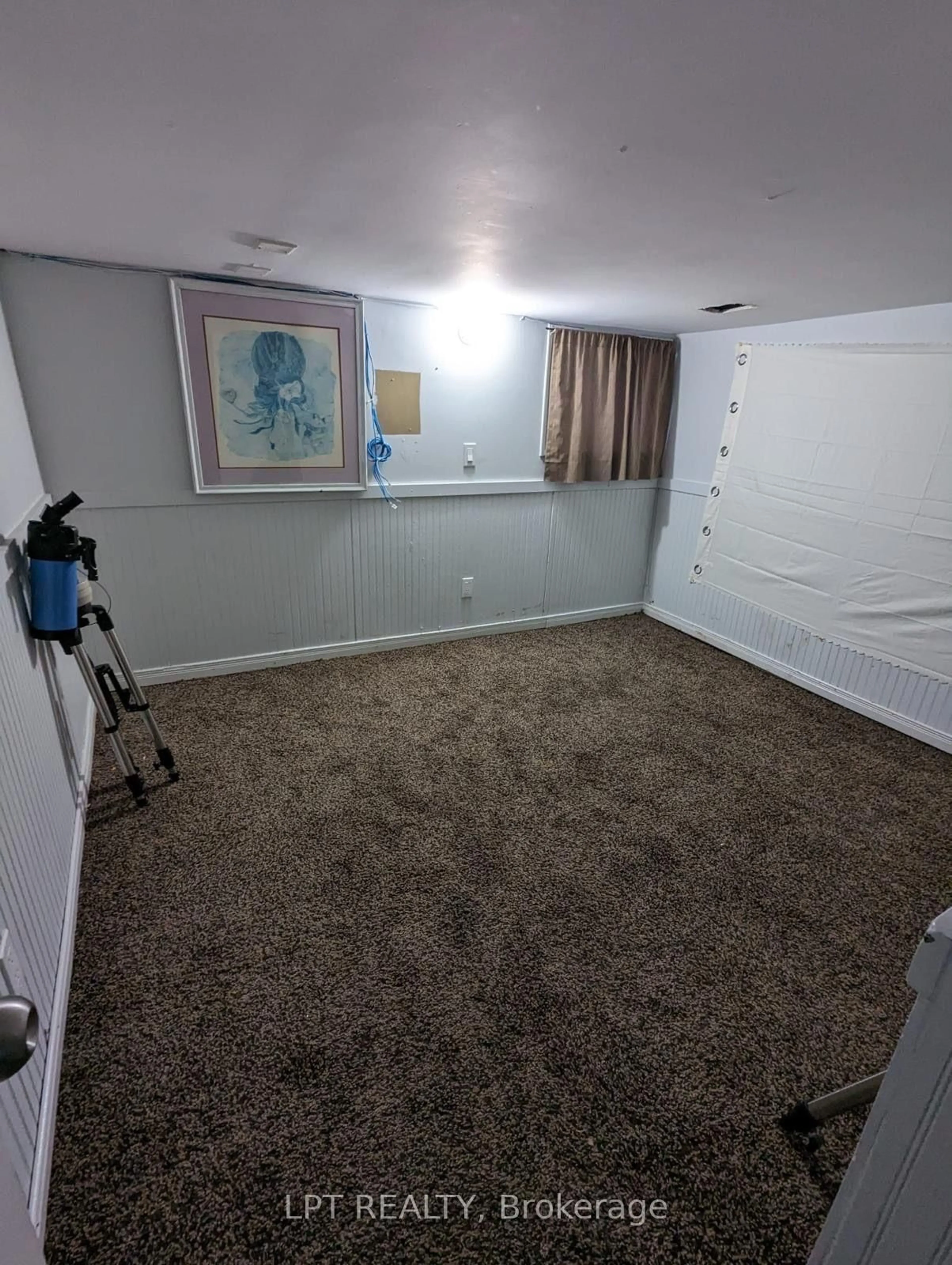 A pic of a room for 916 Felix Ave, Windsor Ontario N9C 3L3