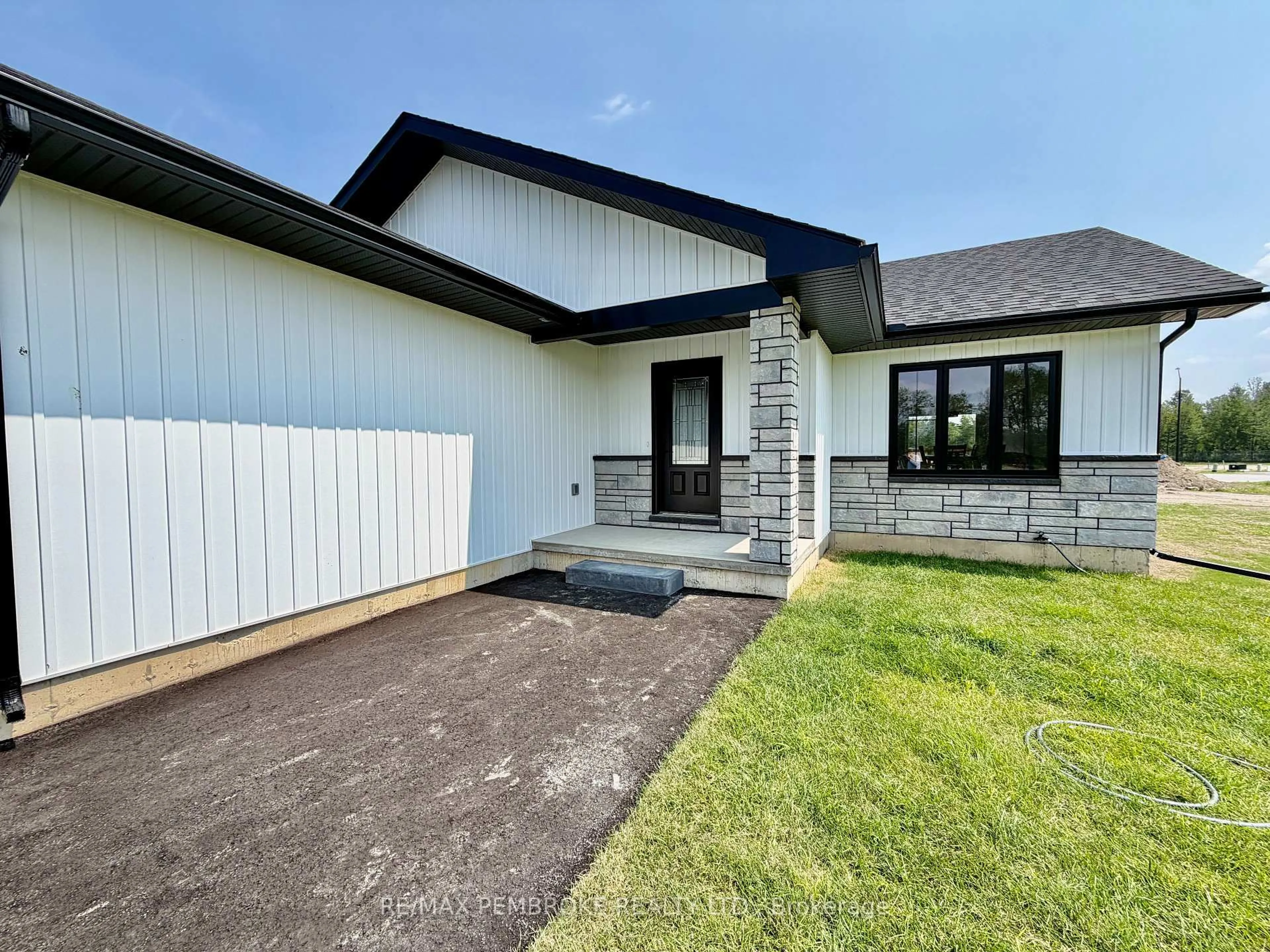 Unknown for 62 Eddy Cres, Pembroke Ontario K8A 0M1