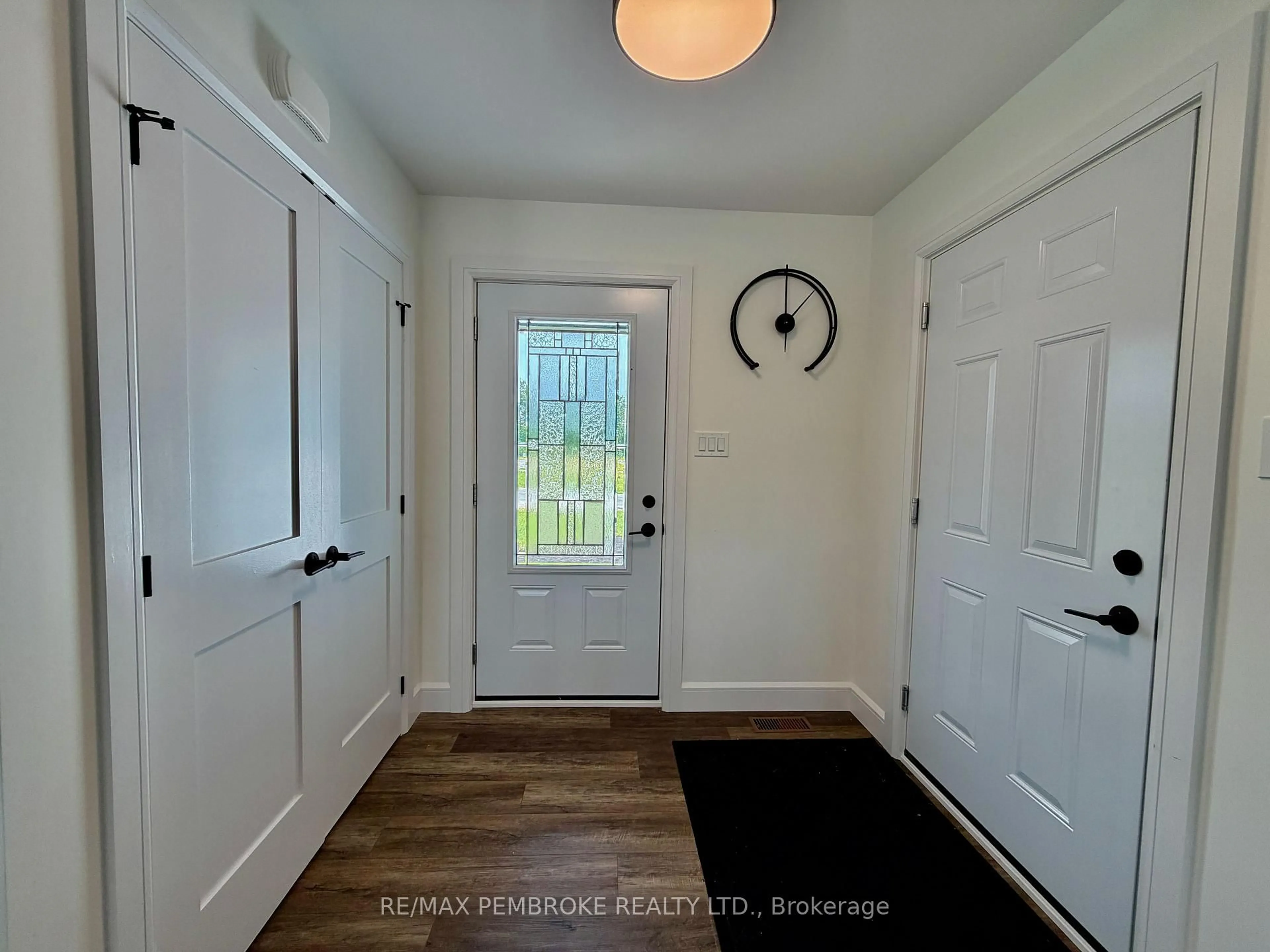 Indoor entryway for 62 Eddy Cres, Pembroke Ontario K8A 0M1