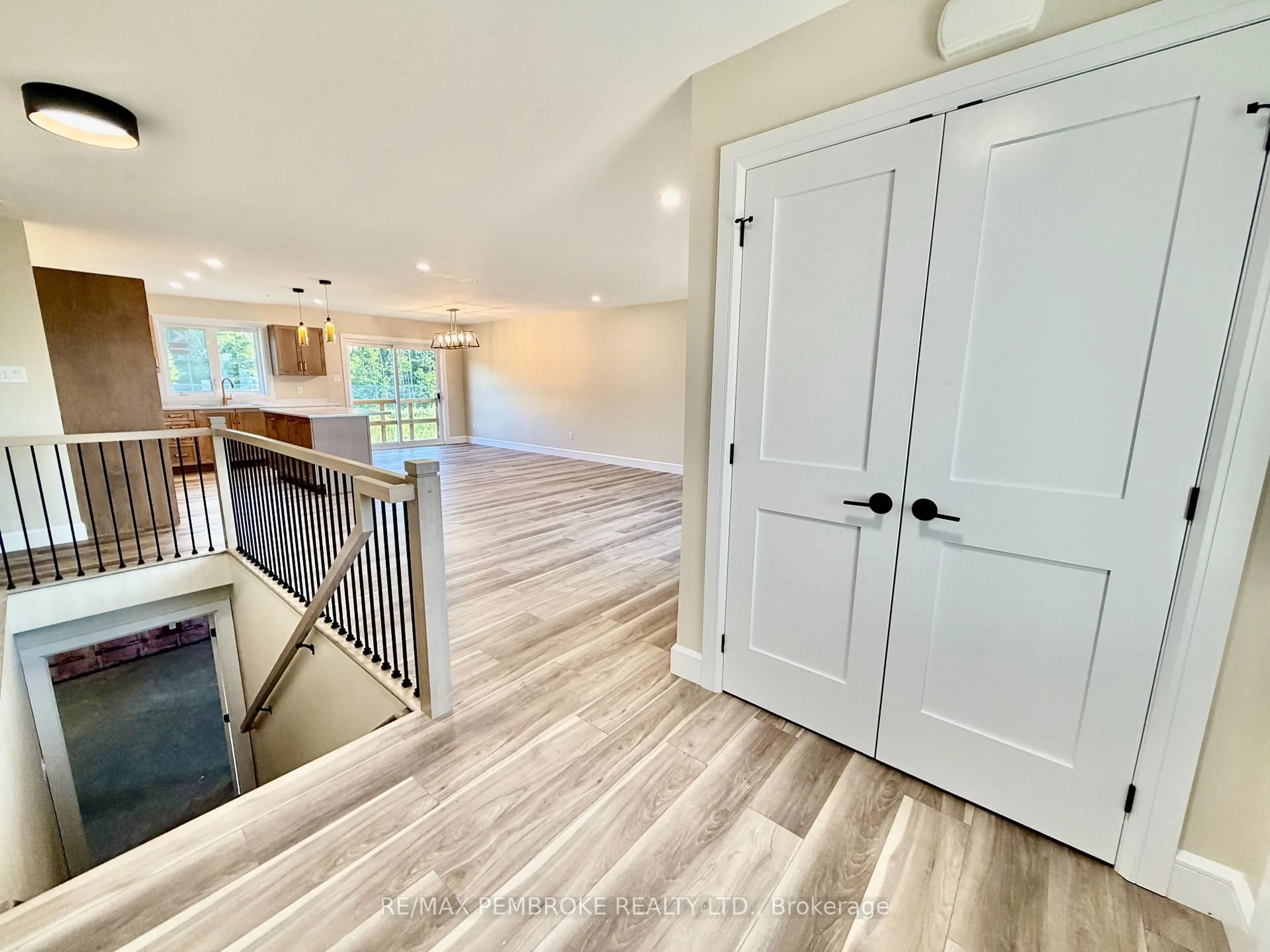 Indoor entryway for 13 Eddy Cres, Pembroke Ontario K8A 0M1