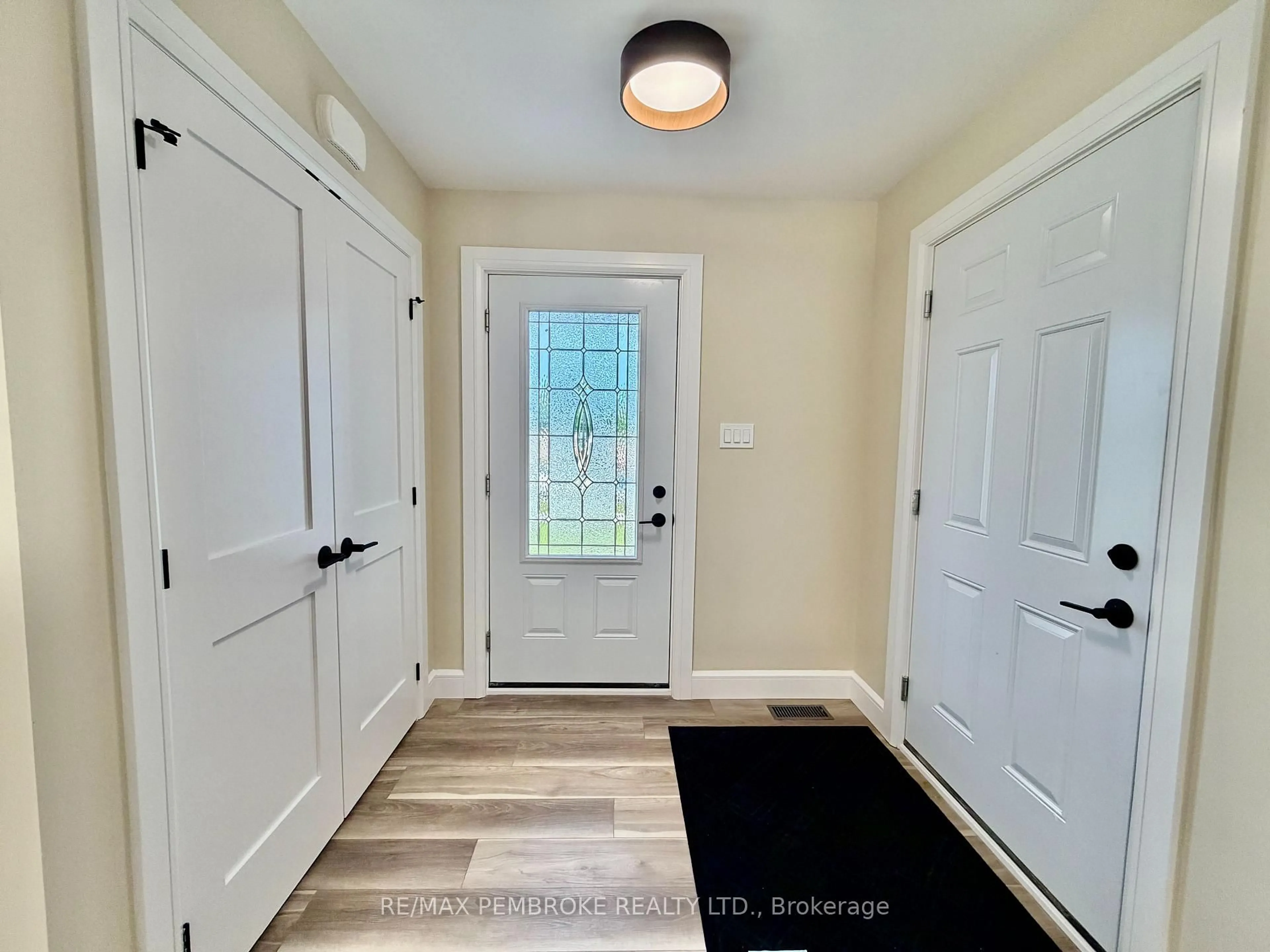 Indoor entryway for 13 Eddy Cres, Pembroke Ontario K8A 0M1