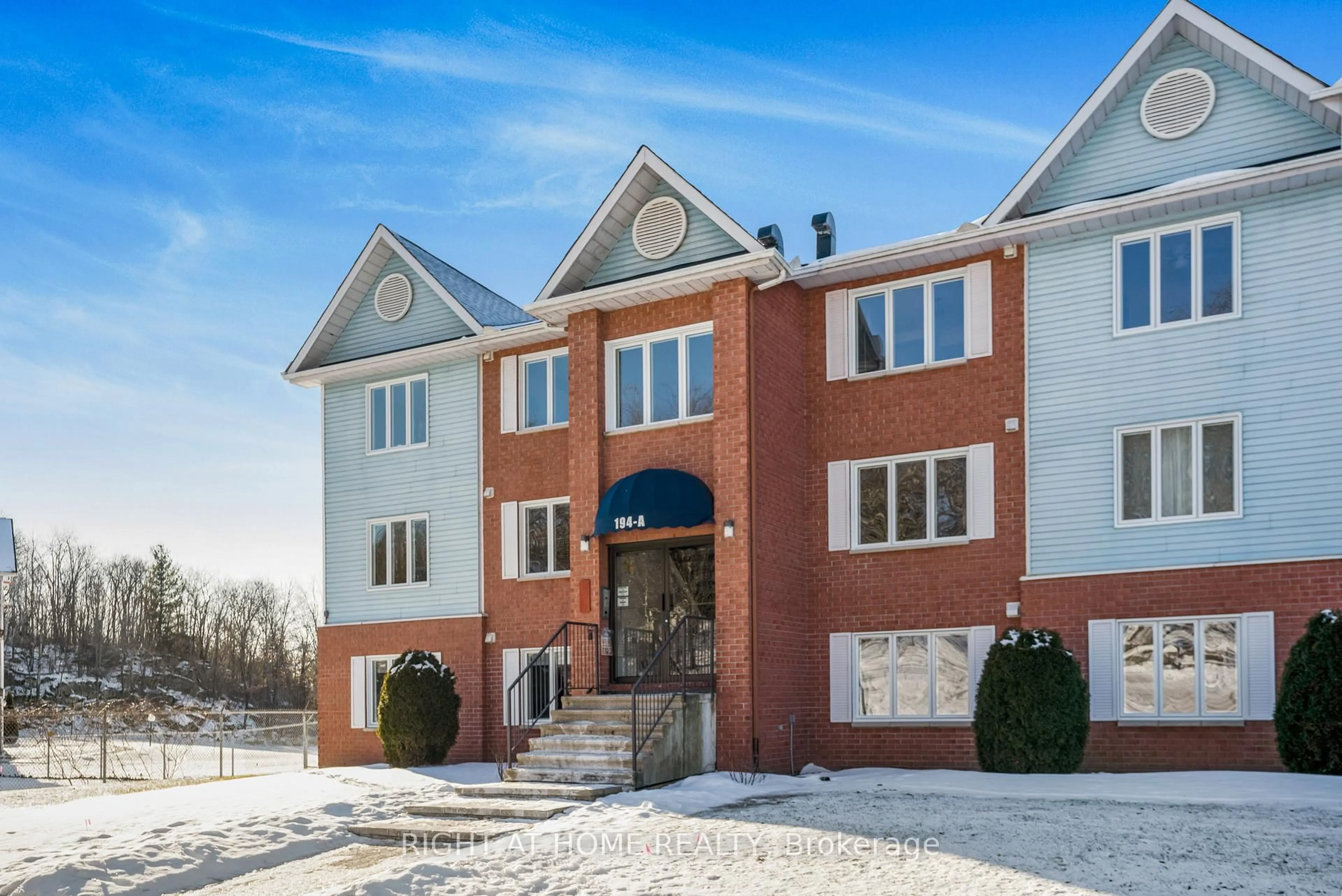 Home with brick exterior material, unknown for 194-A Edwards St #6, Clarence-Rockland Ontario K4K 1H8