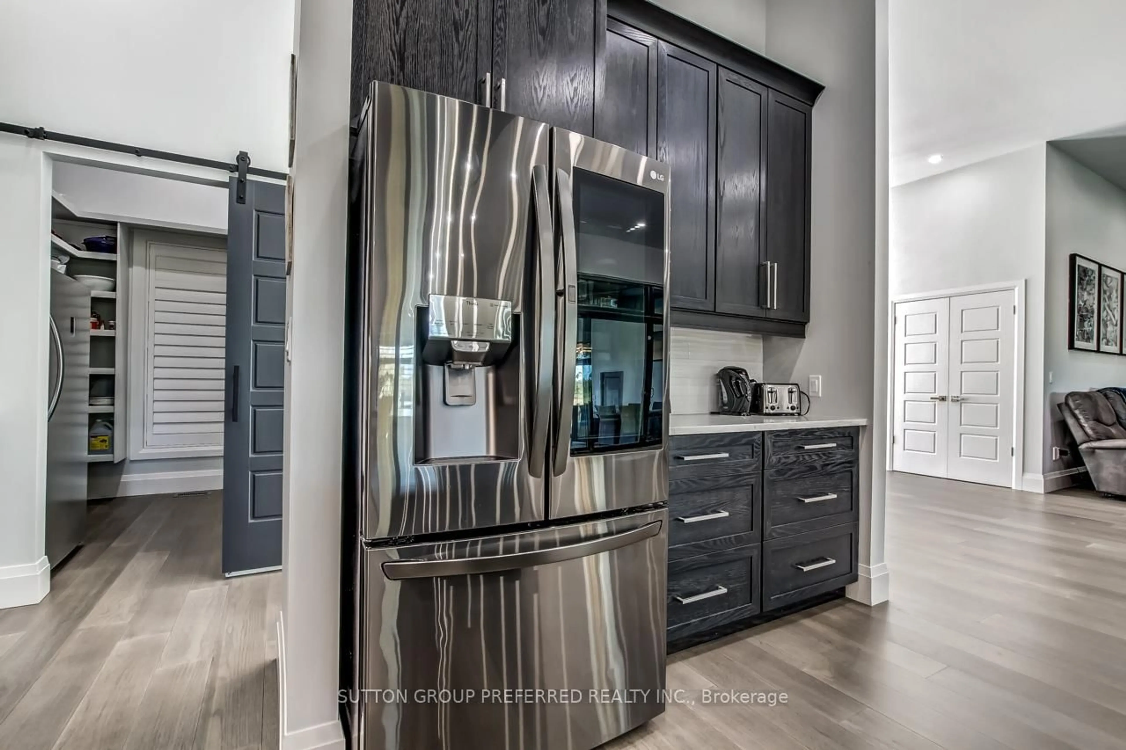 Contemporary kitchen, unknown for 25770 Poplar Hill Rd, Middlesex Centre Ontario N0M 1P0