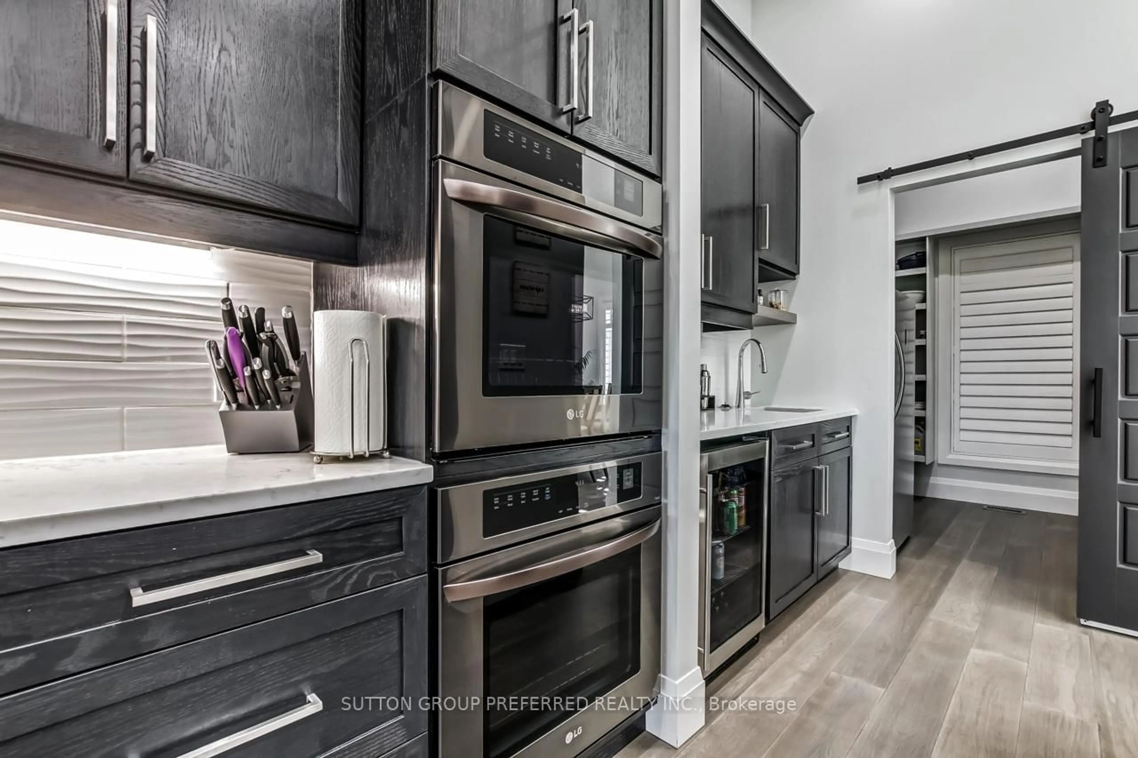 Contemporary kitchen, unknown for 25770 Poplar Hill Rd, Middlesex Centre Ontario N0M 1P0