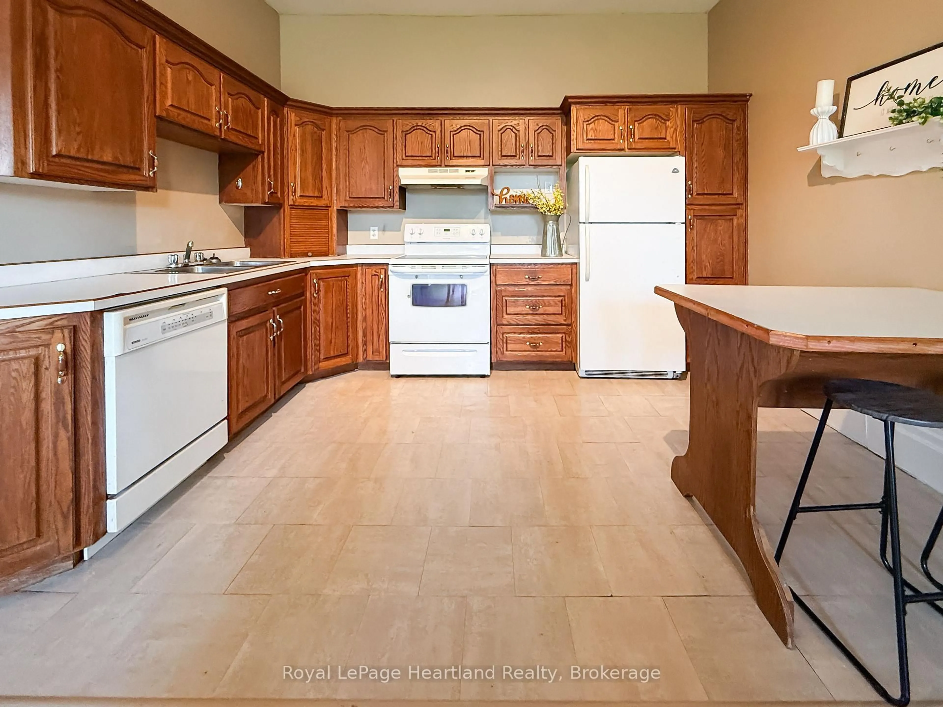 Standard kitchen, ceramic/tile floor for 190 Albert St, Central Huron Ontario N0M 1L0