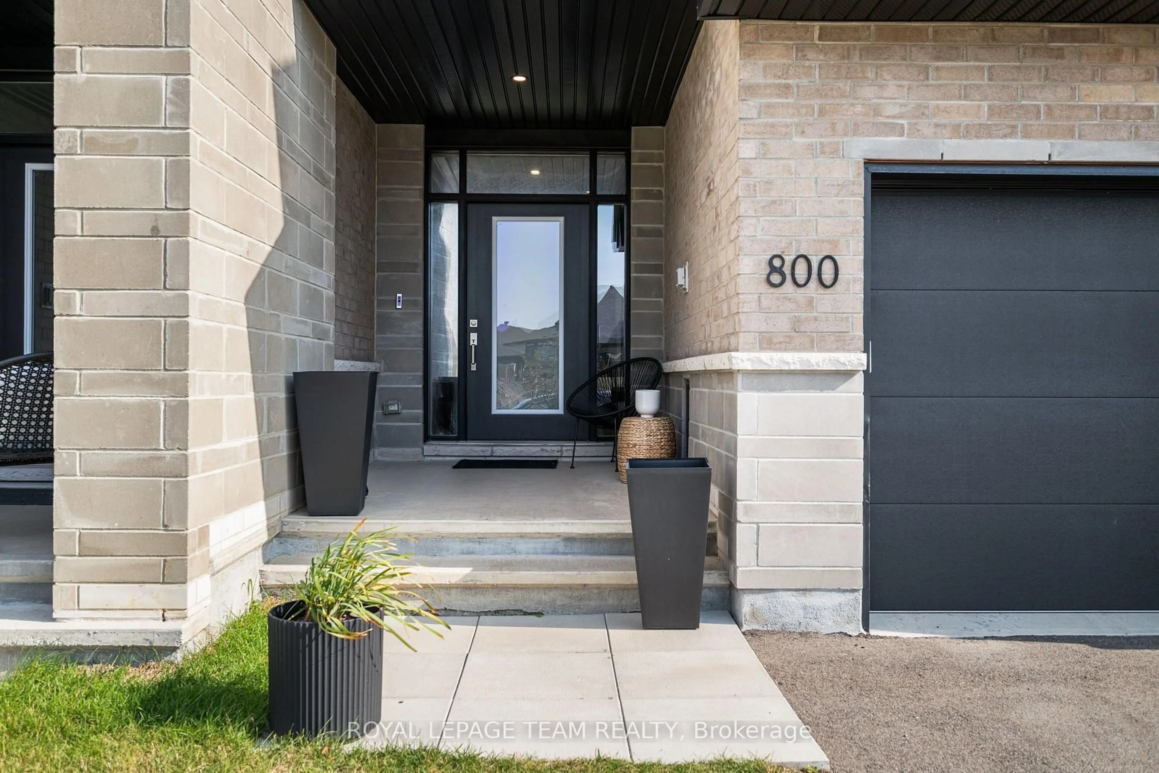 Indoor entryway for 800 Solarium Ave, Ottawa Ontario K4M 0R6
