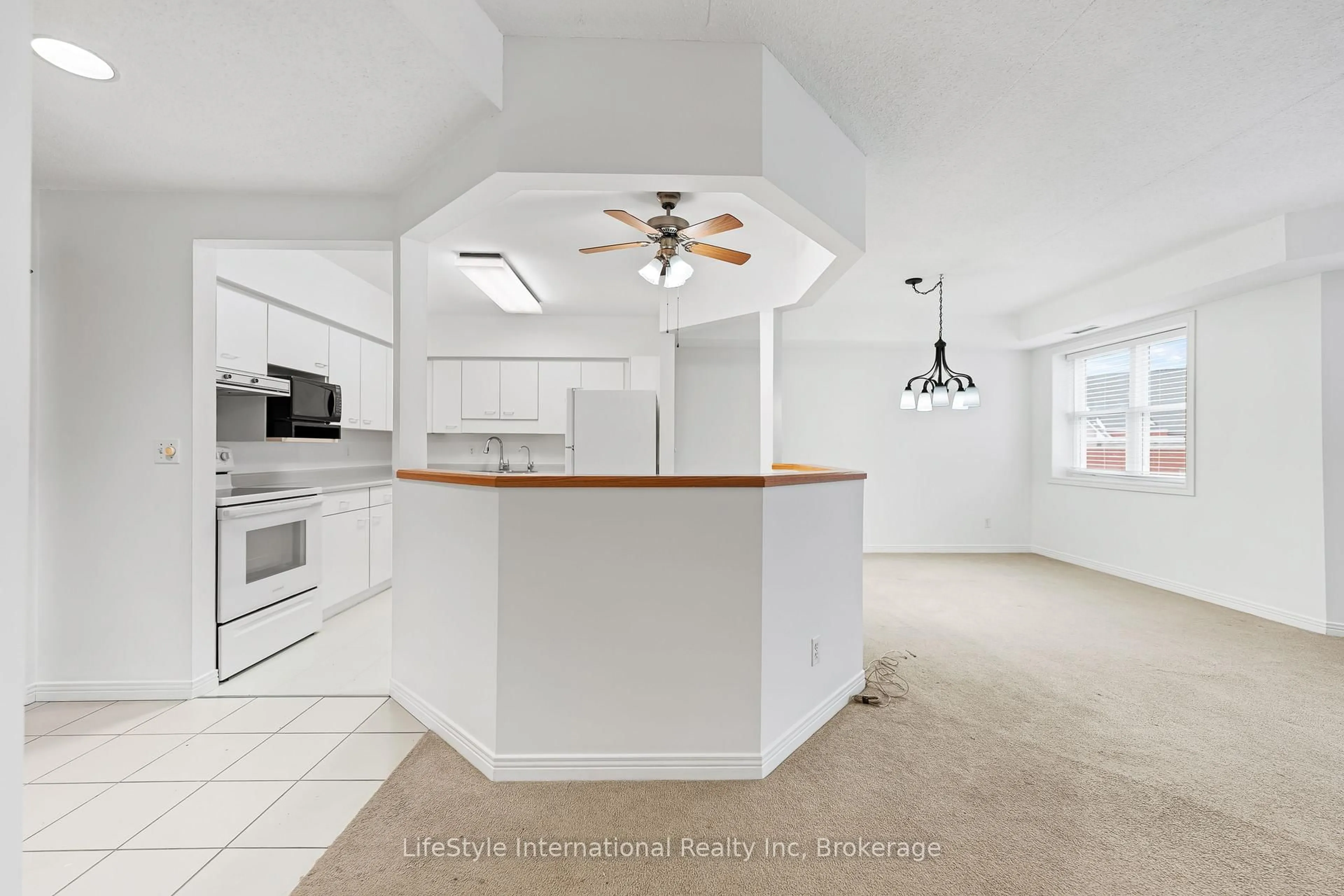 Open concept kitchen, ceramic/tile floor for 208 Silvercreek Pkwy #205, Guelph Ontario N1H 8H2