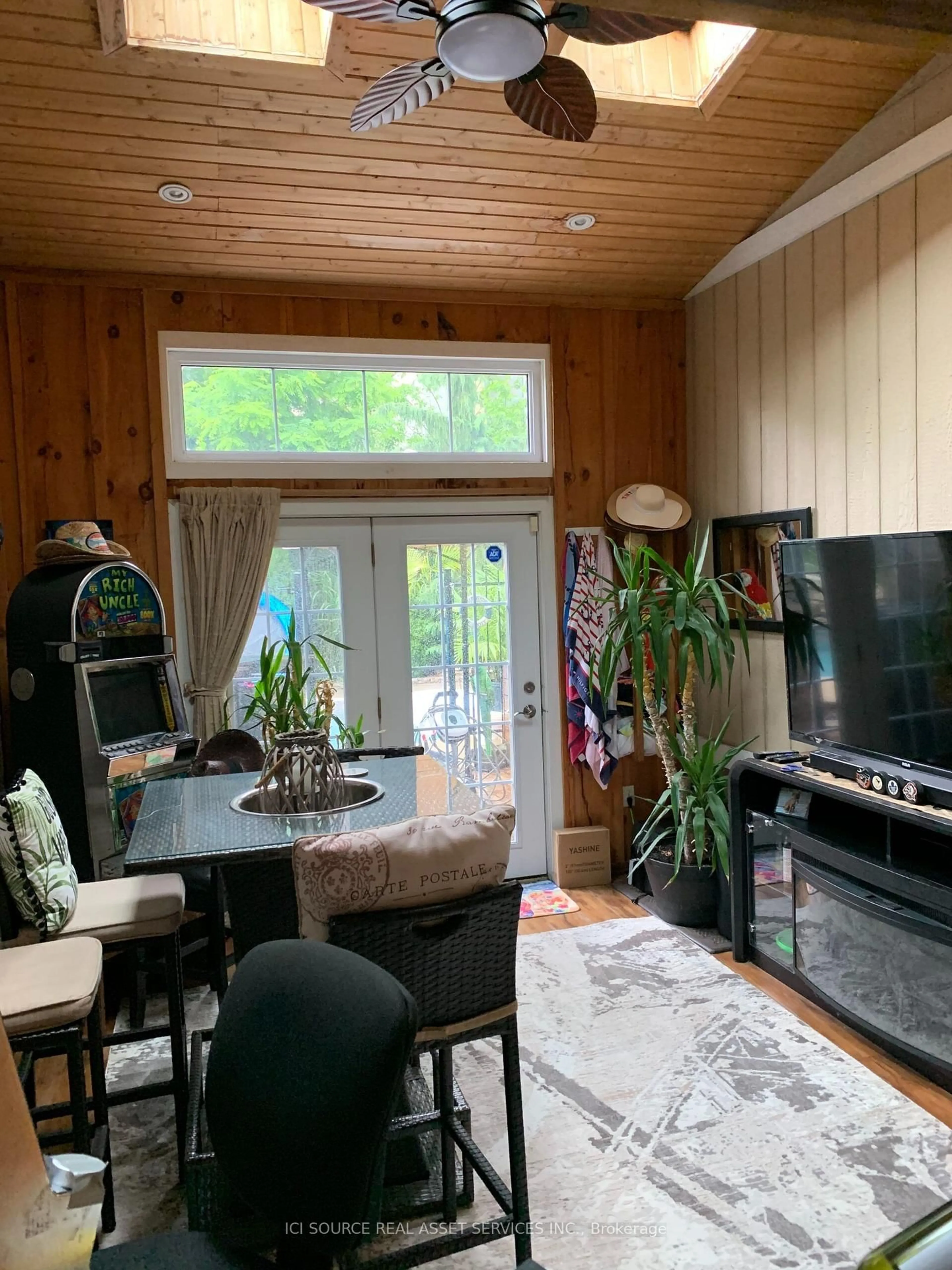 Unknown for 32 Centre St, Cambridge Ontario N1R 4E5