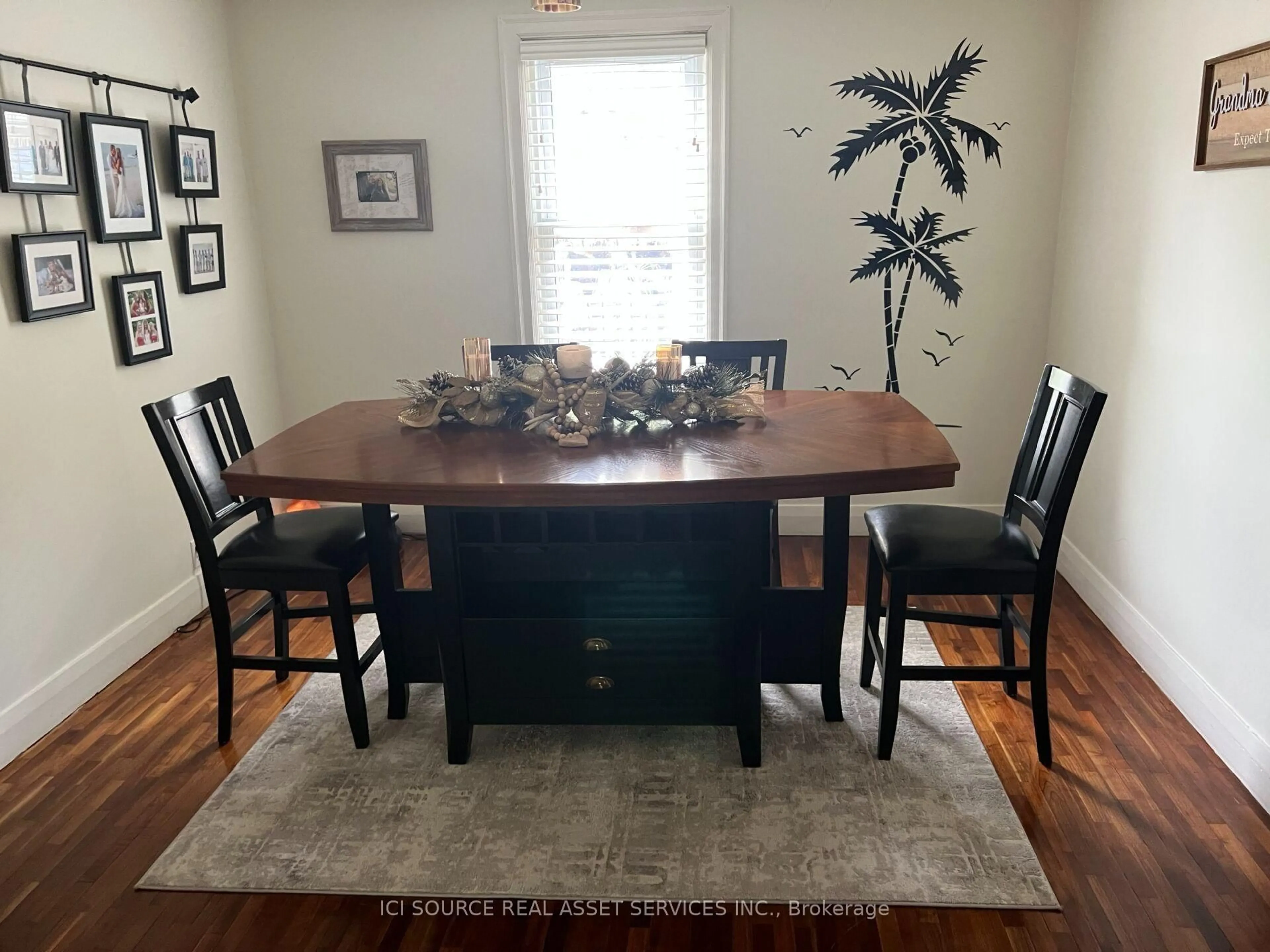 Dining room, wood/laminate floor for 32 Centre St, Cambridge Ontario N1R 4E5